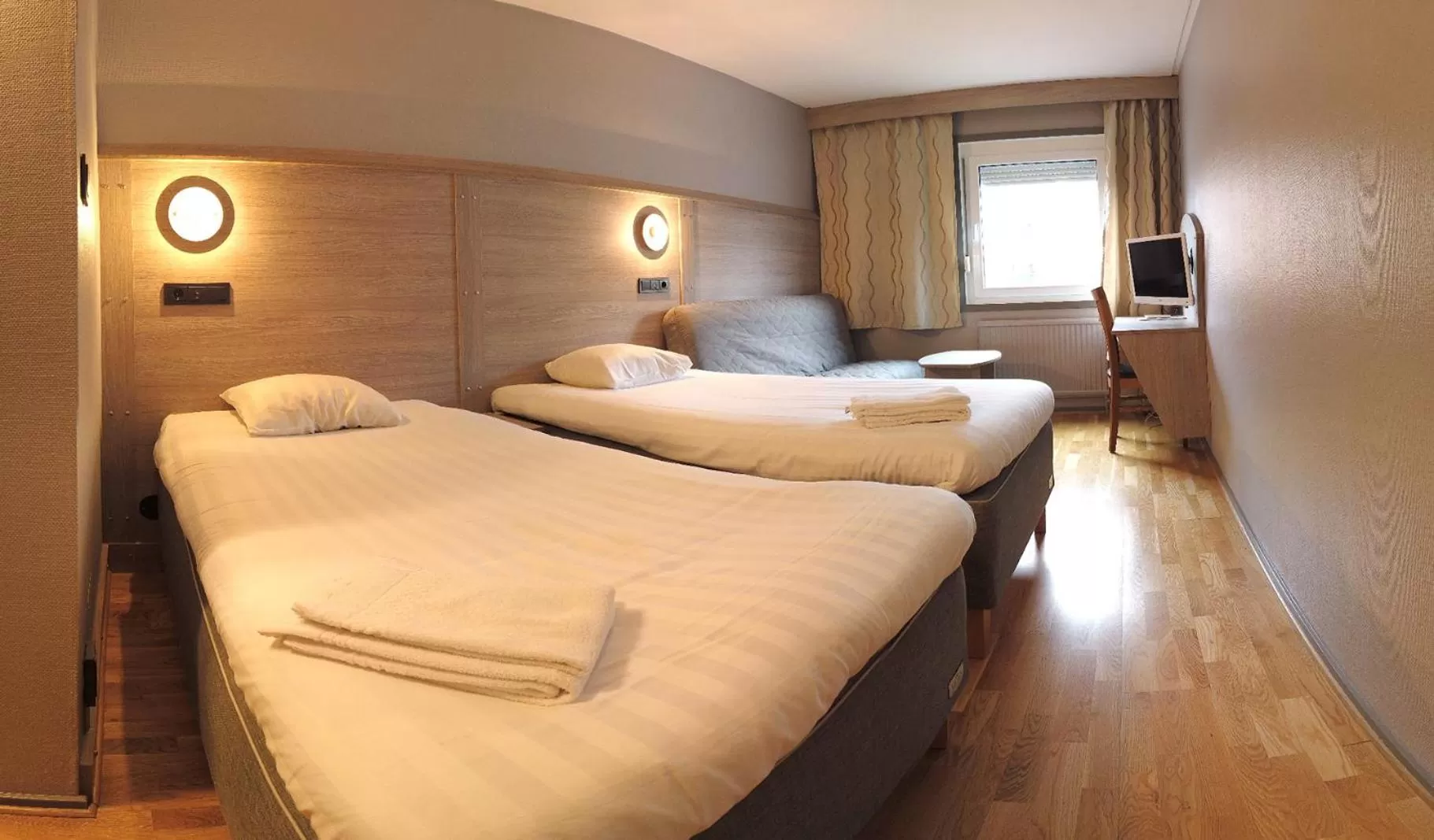 Photo of the whole room, Bed in Hotell Stinsen