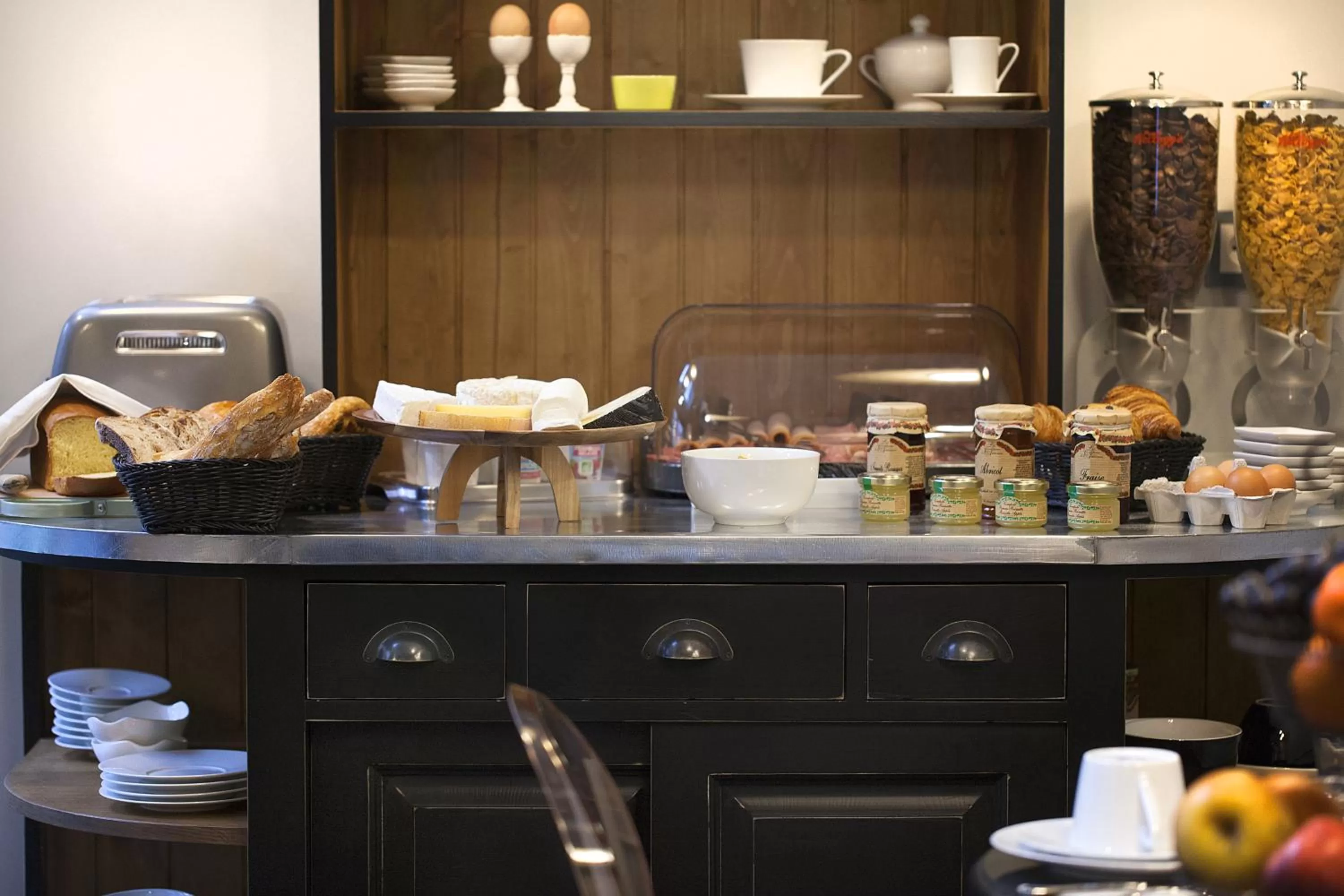 Buffet breakfast in Le Mireille