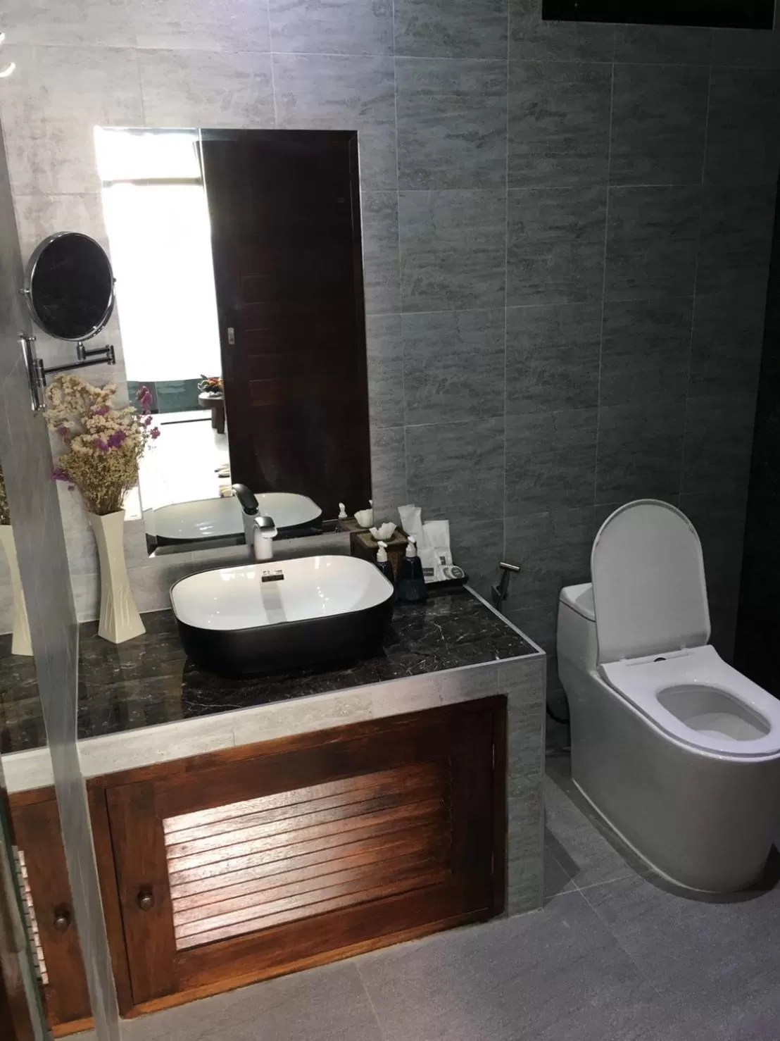 Toilet in Arun Dara Villa