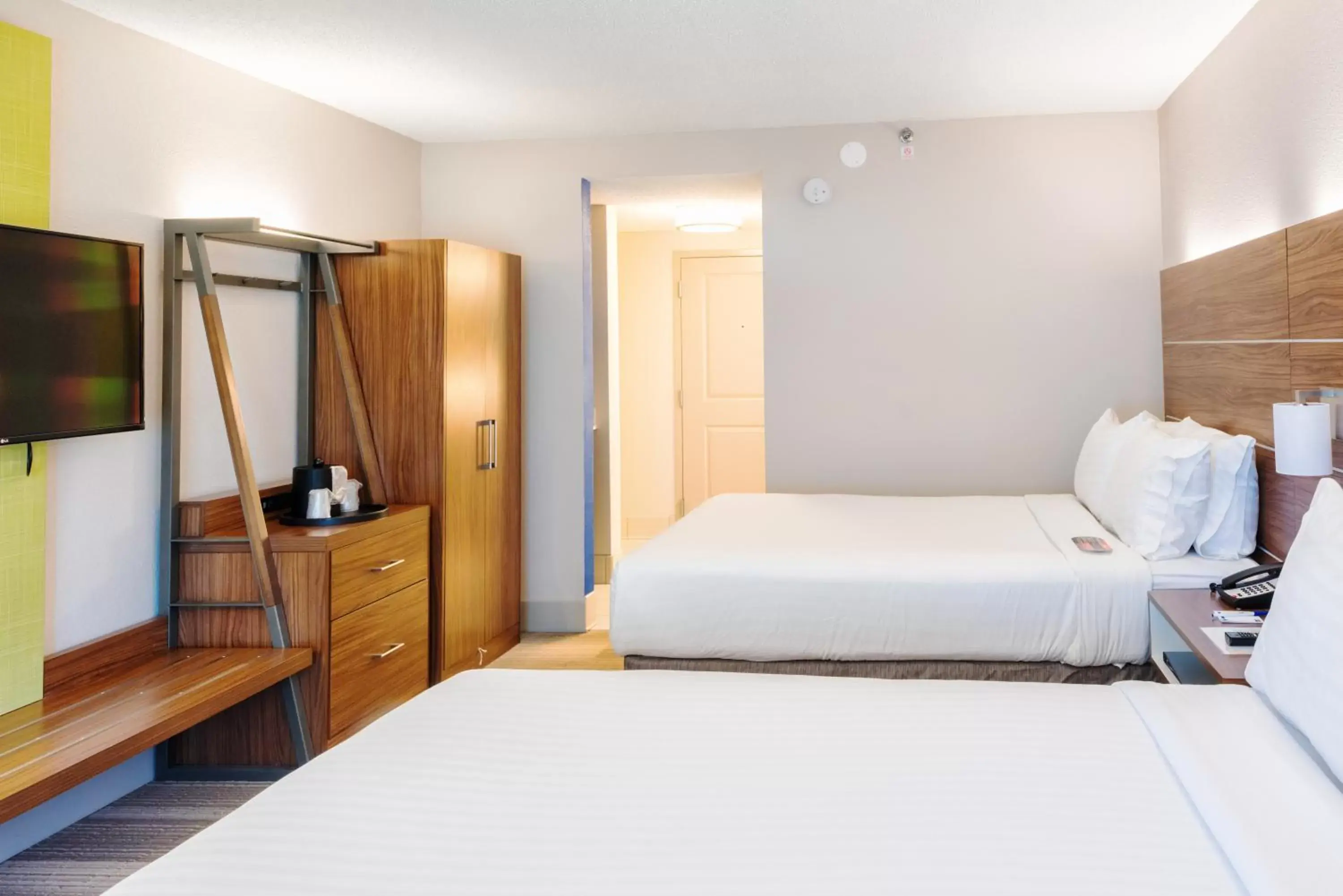 Standard Queen Room with Two Queen Beds in Holiday Inn Express Charleston US Highway 17 & I-526 by IHG Standard Queen Room with Two Queen Beds in Holiday Inn Express Charleston US Highway 17 & I-526 by IHG