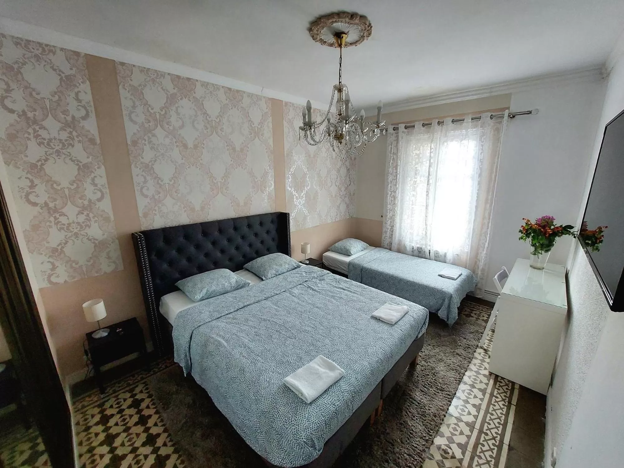 Bed in N1 Casa de Madrid - greenpeace line