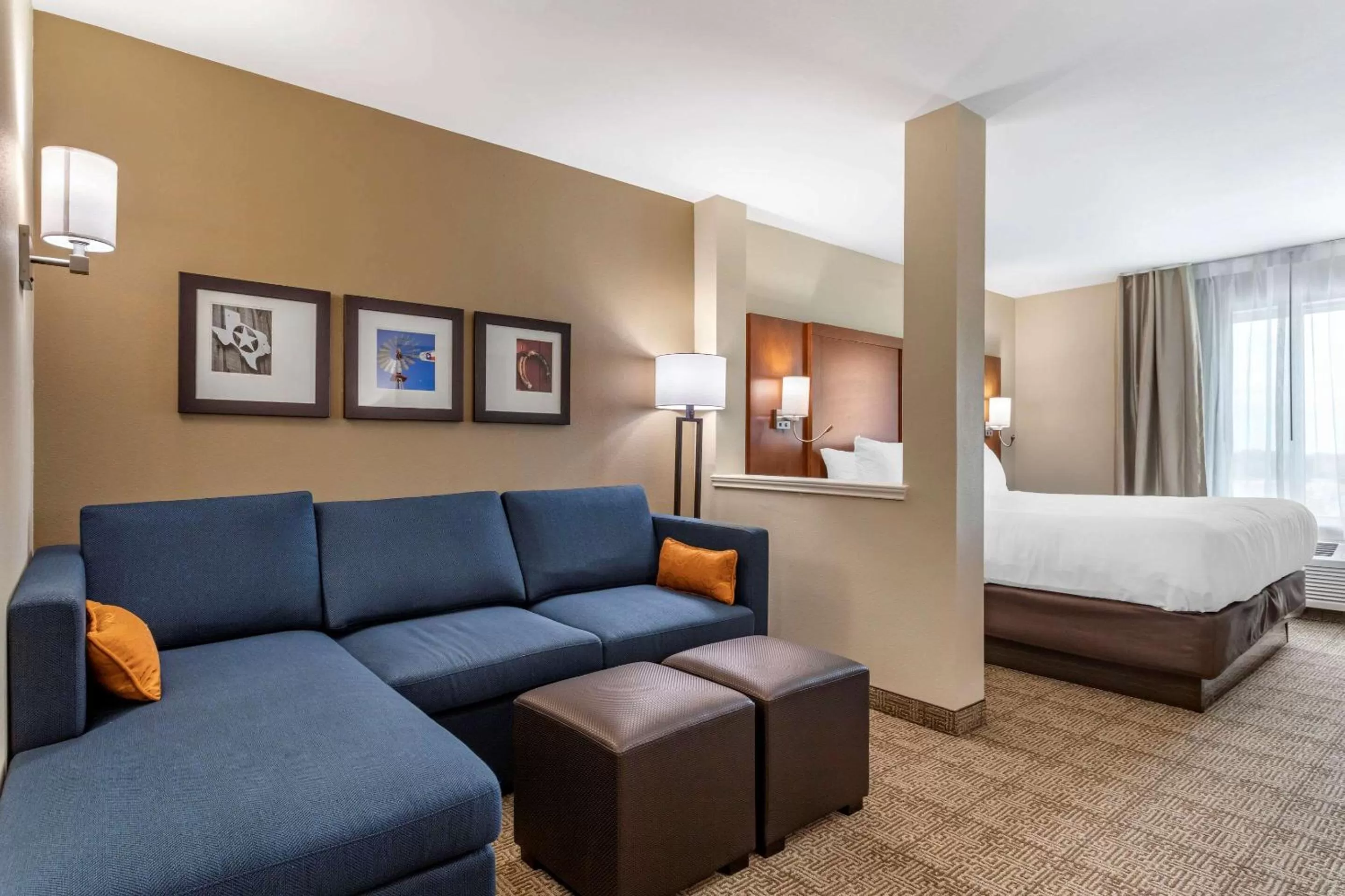 Photo of the whole room, Bed in Comfort Inn & Suites Waller