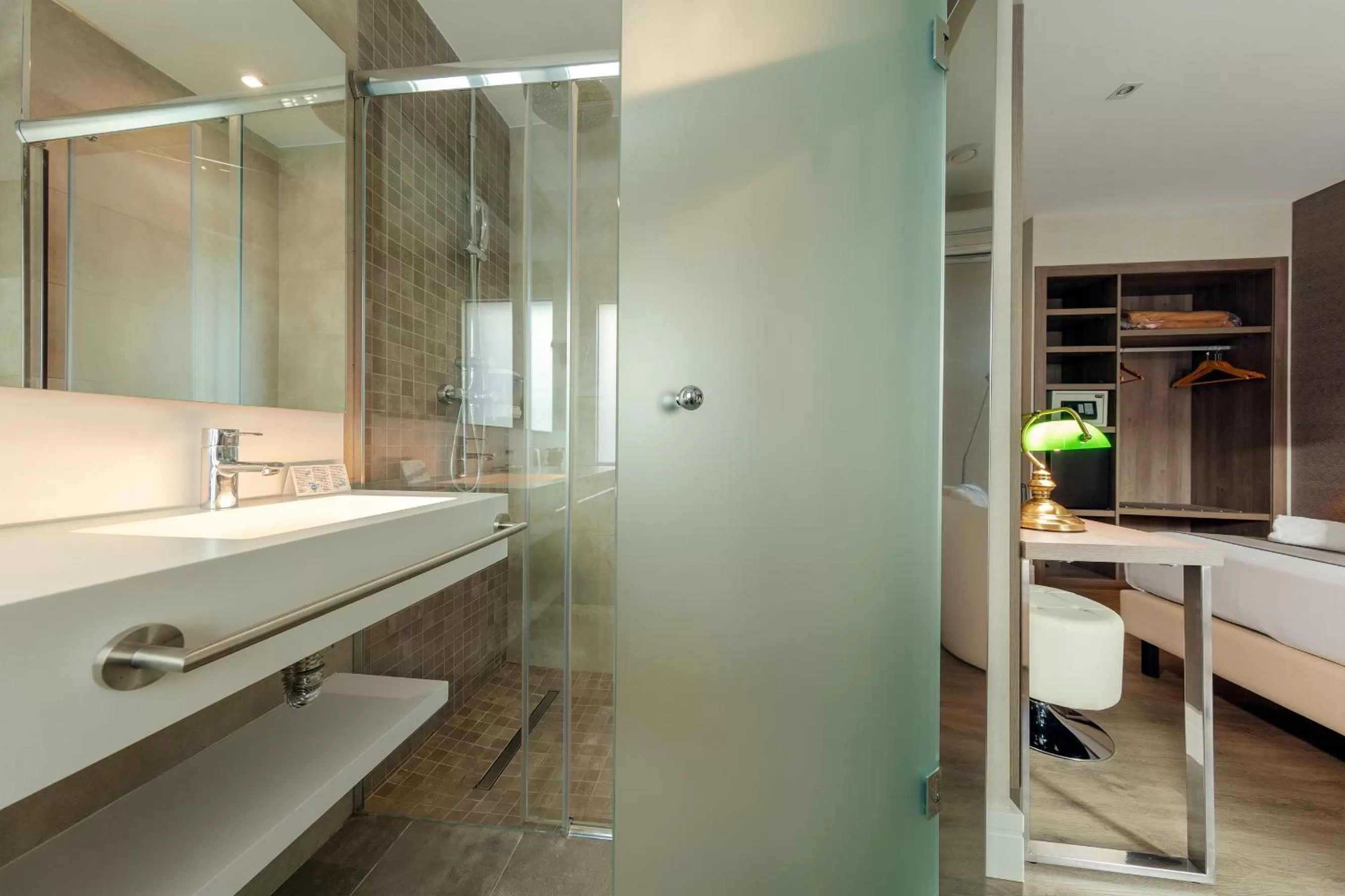 Photo of the whole room in Hotel Oasis