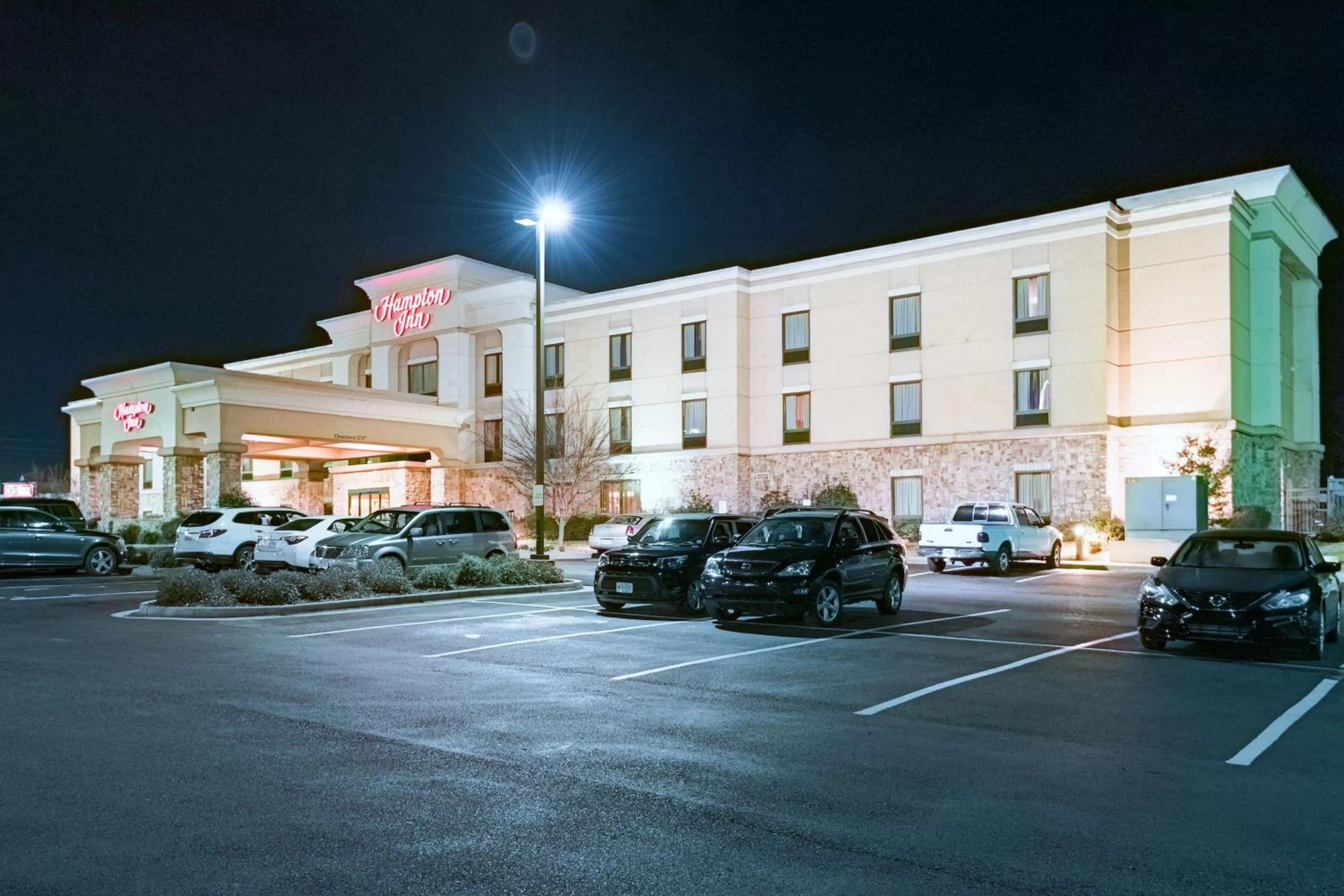Property building in Hampton Inn Montgomery-South-Airport