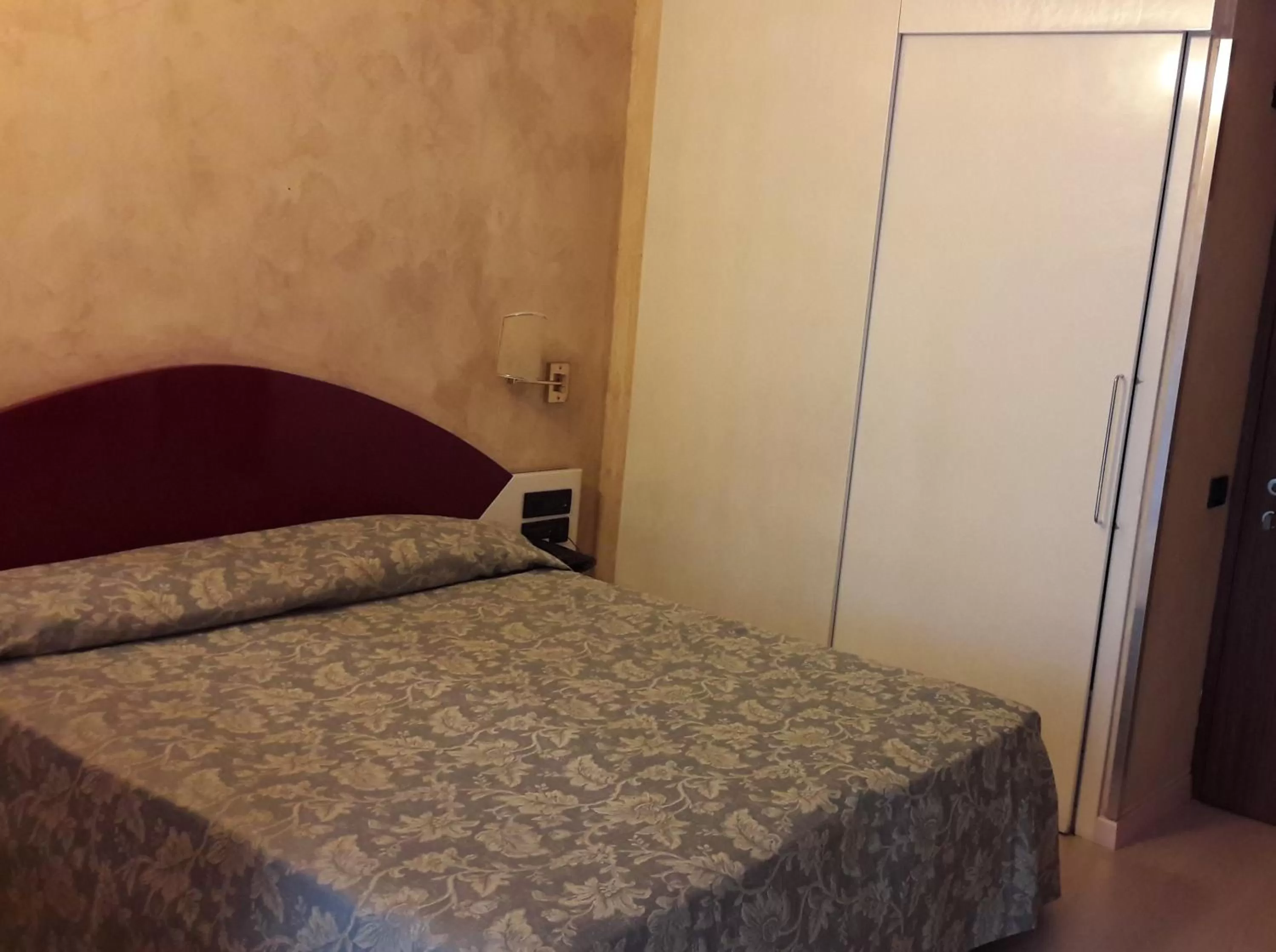 Bed in Hotel Continental