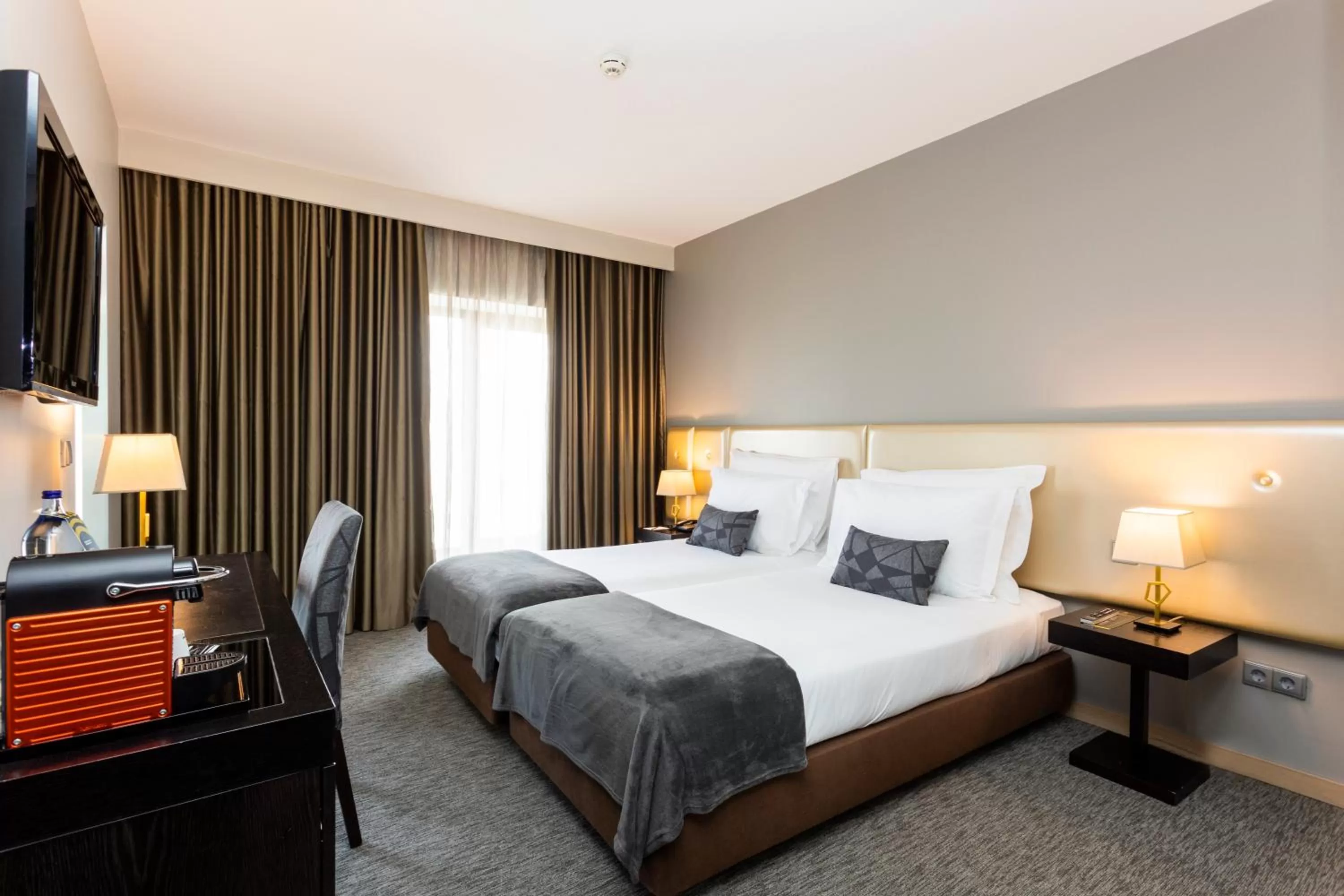 Bedroom, Bed in Czar Lisbon Hotel