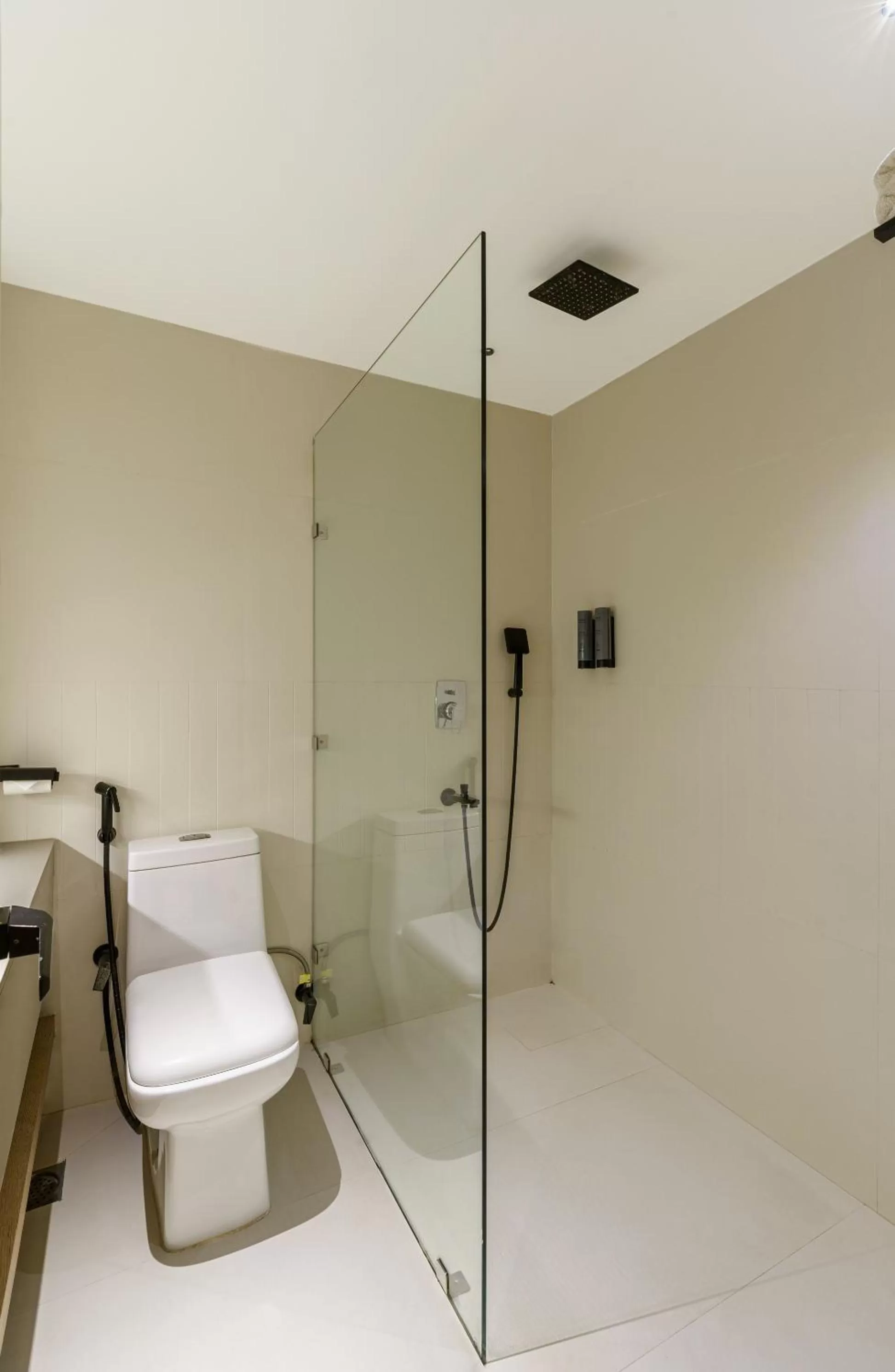 Shower in The Red Pier - My Downtown Hotels