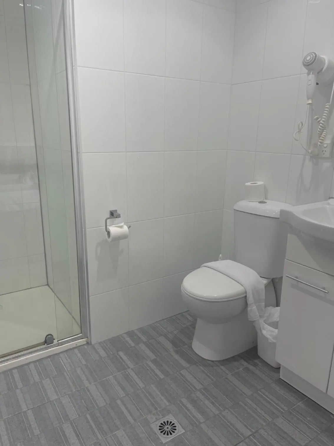 Shower in Lily Sands Inn