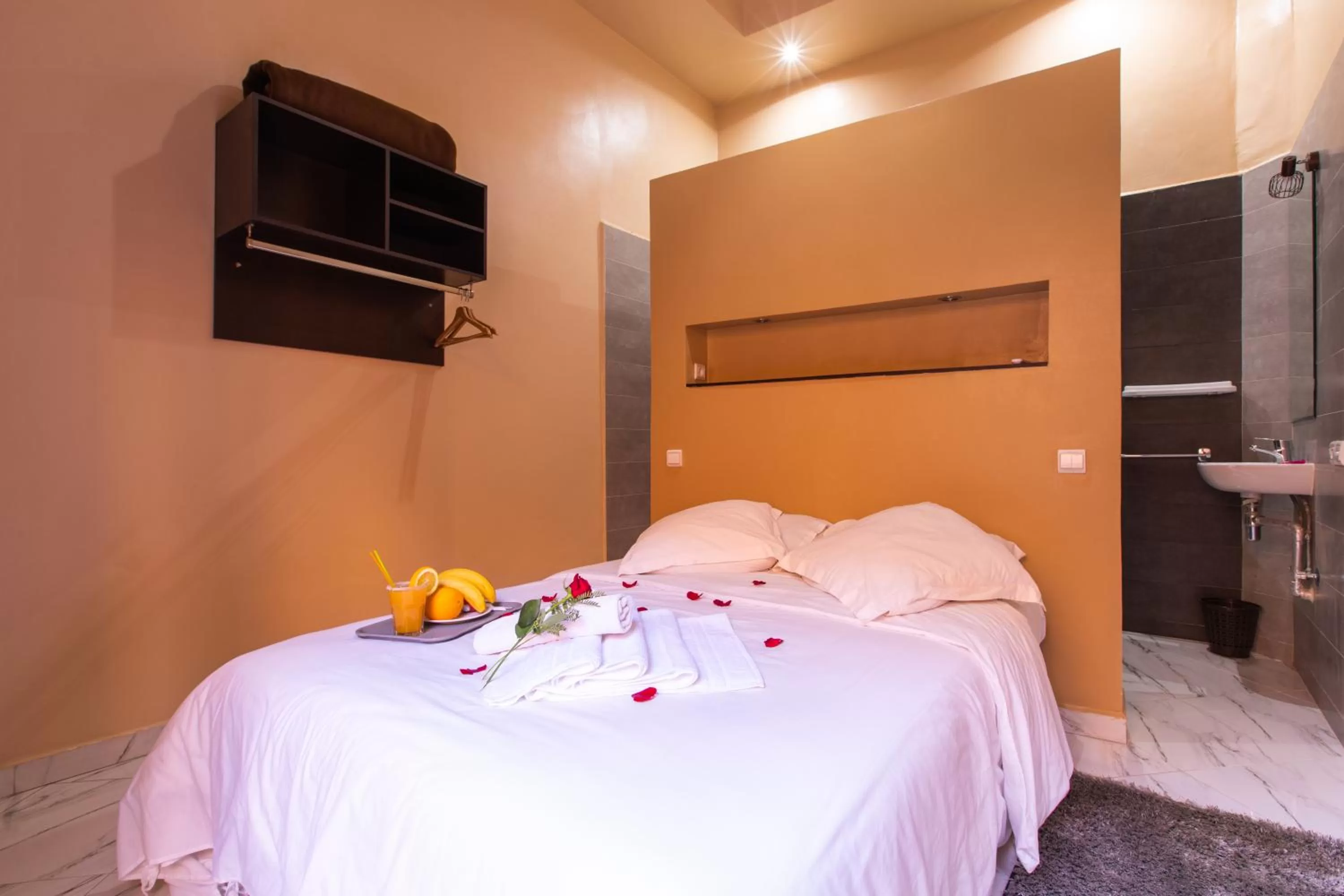 Bed in Hotel Toulousain