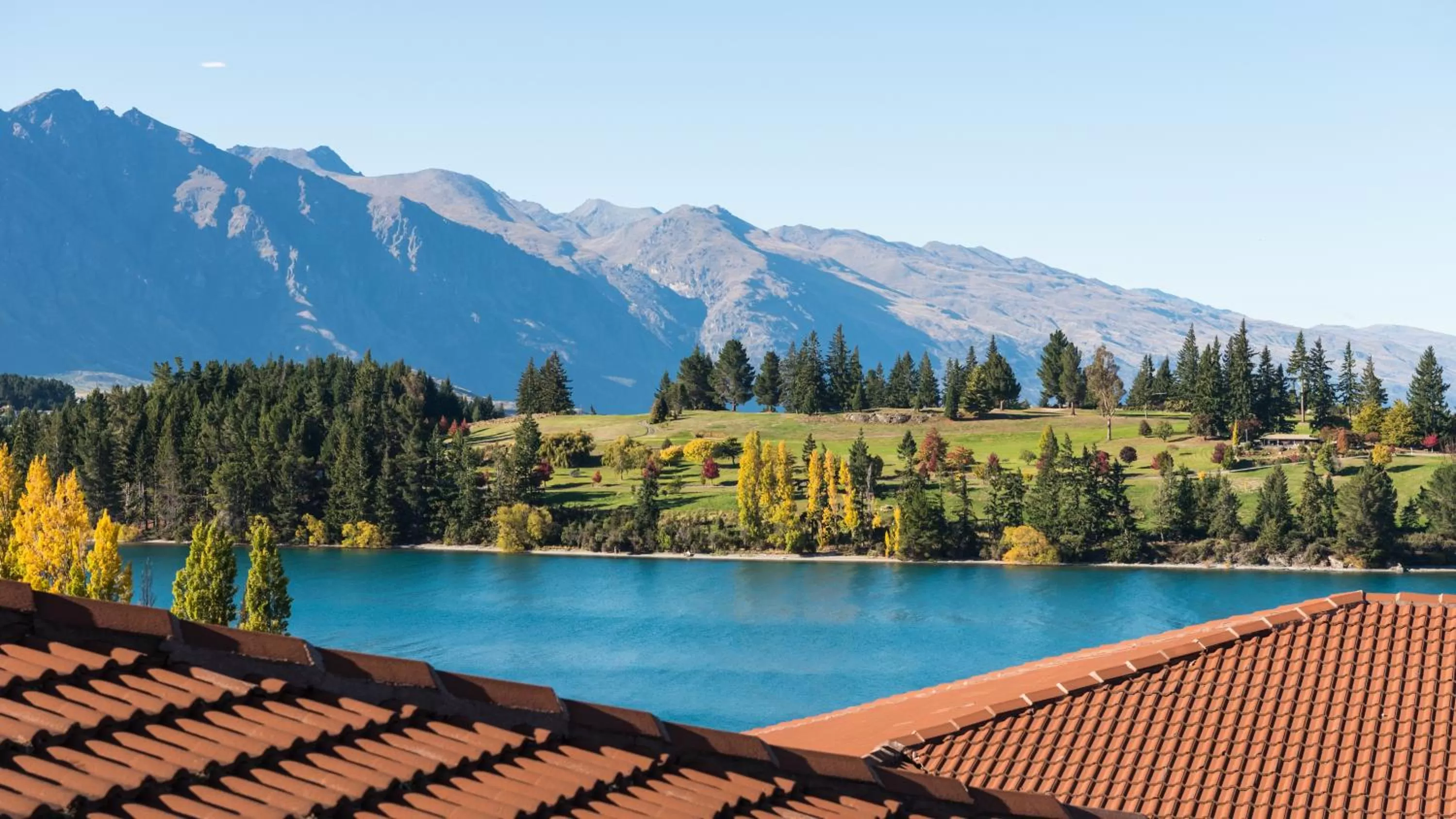 Lake view in Copthorne Hotel & Resort Lakefront Queenstown