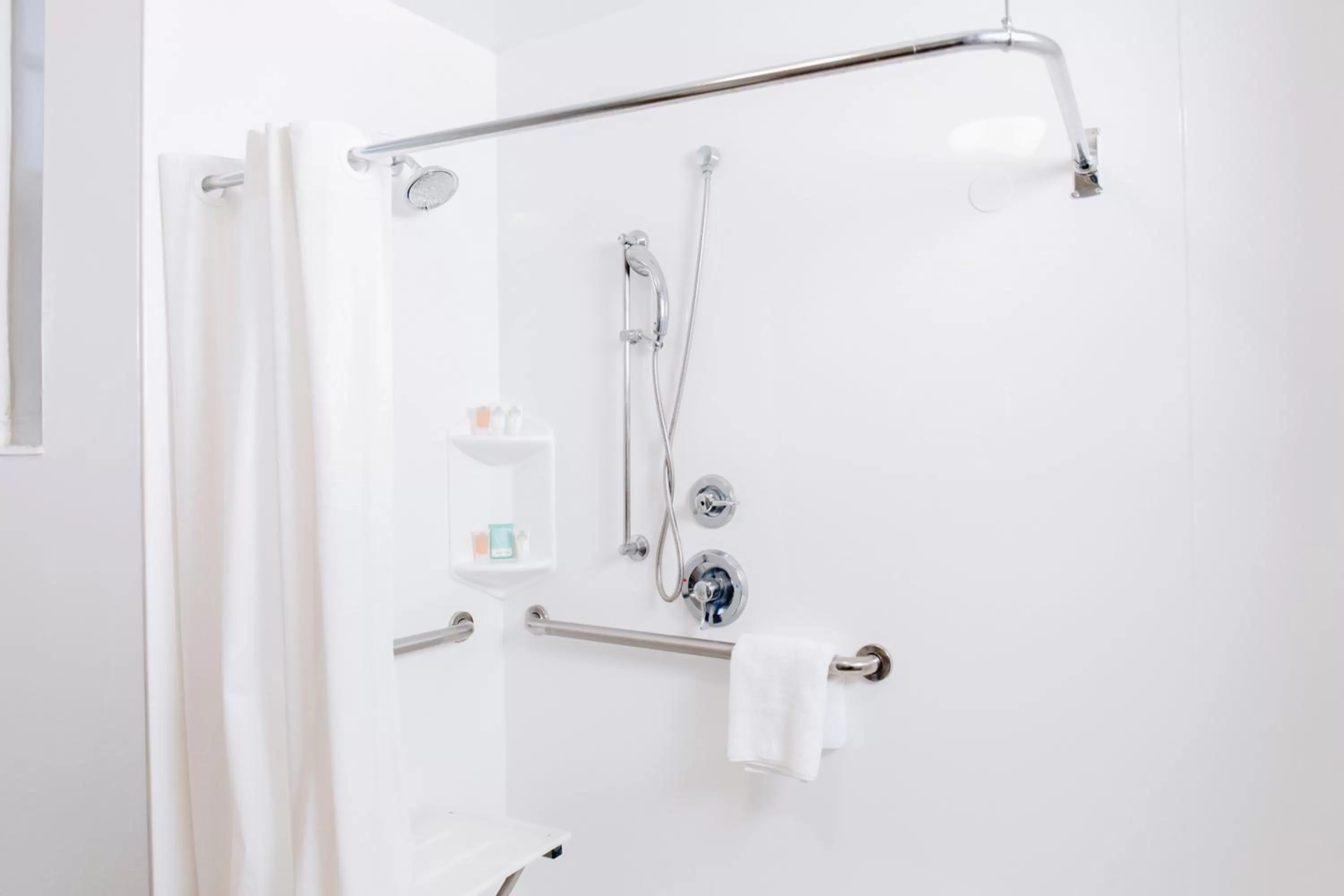 Shower in Ocean Reef Suites