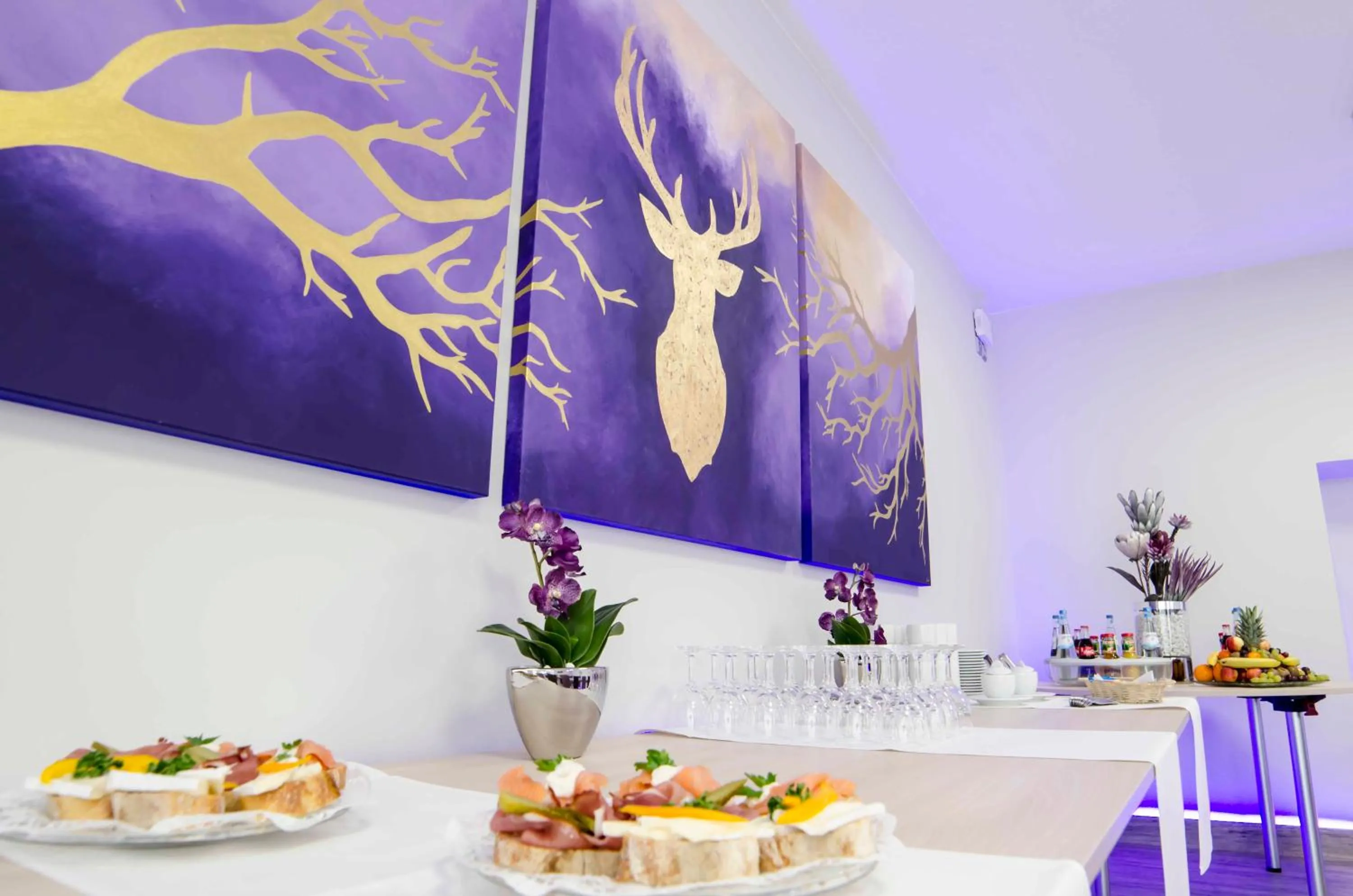 Communal lounge/ TV room in Hotel Merkur - Superior