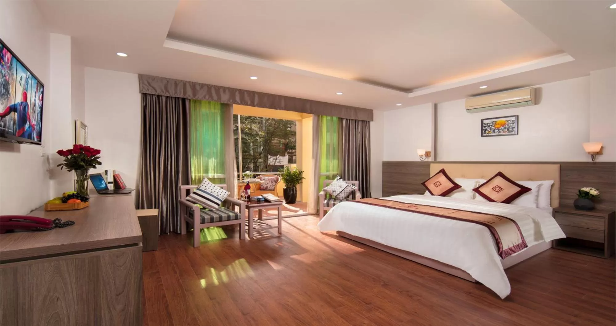 Photo of the whole room, Bed in Van Mieu Hotel