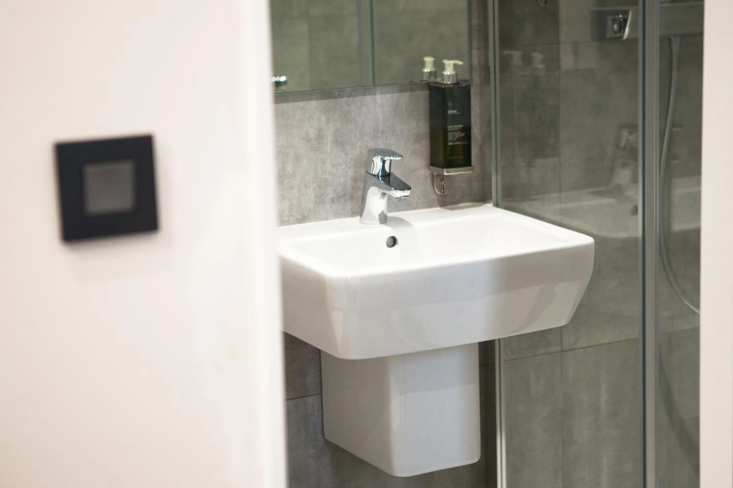 Bathroom in The Tudor Inn Hotel