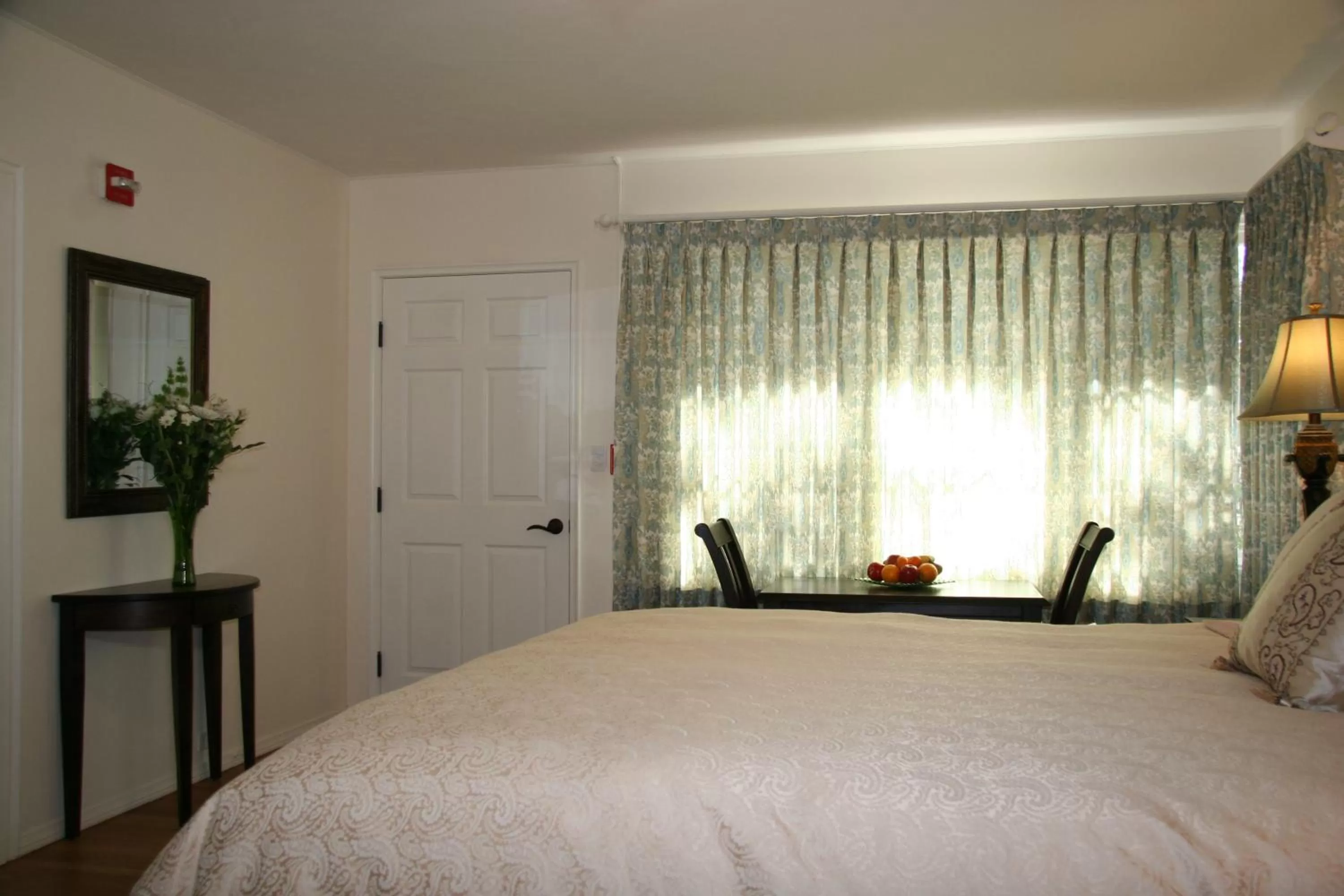 Bedroom, Bed in Ojai Retreat & Inn