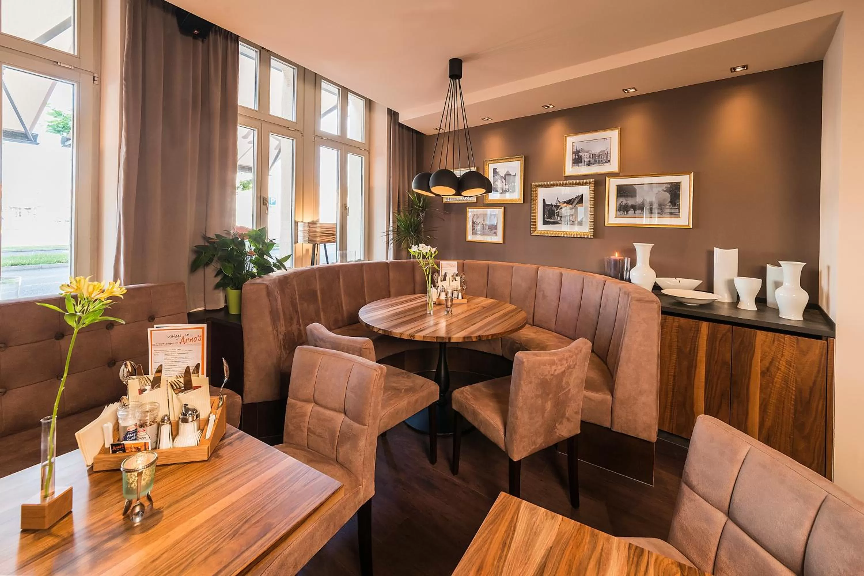 Restaurant/places to eat in Hotel Alekto