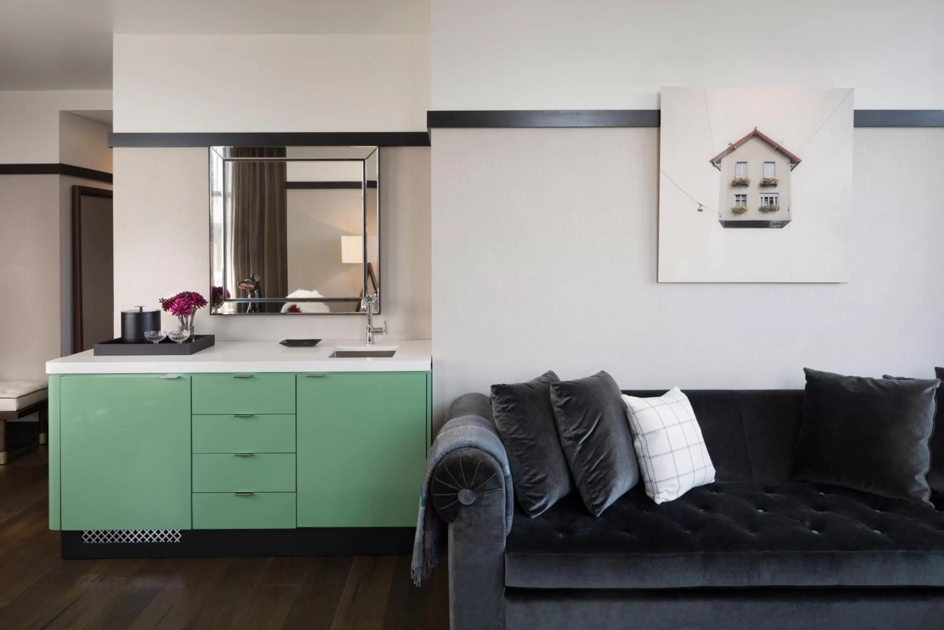 Bedroom in Kimpton Journeyman Hotel by IHG