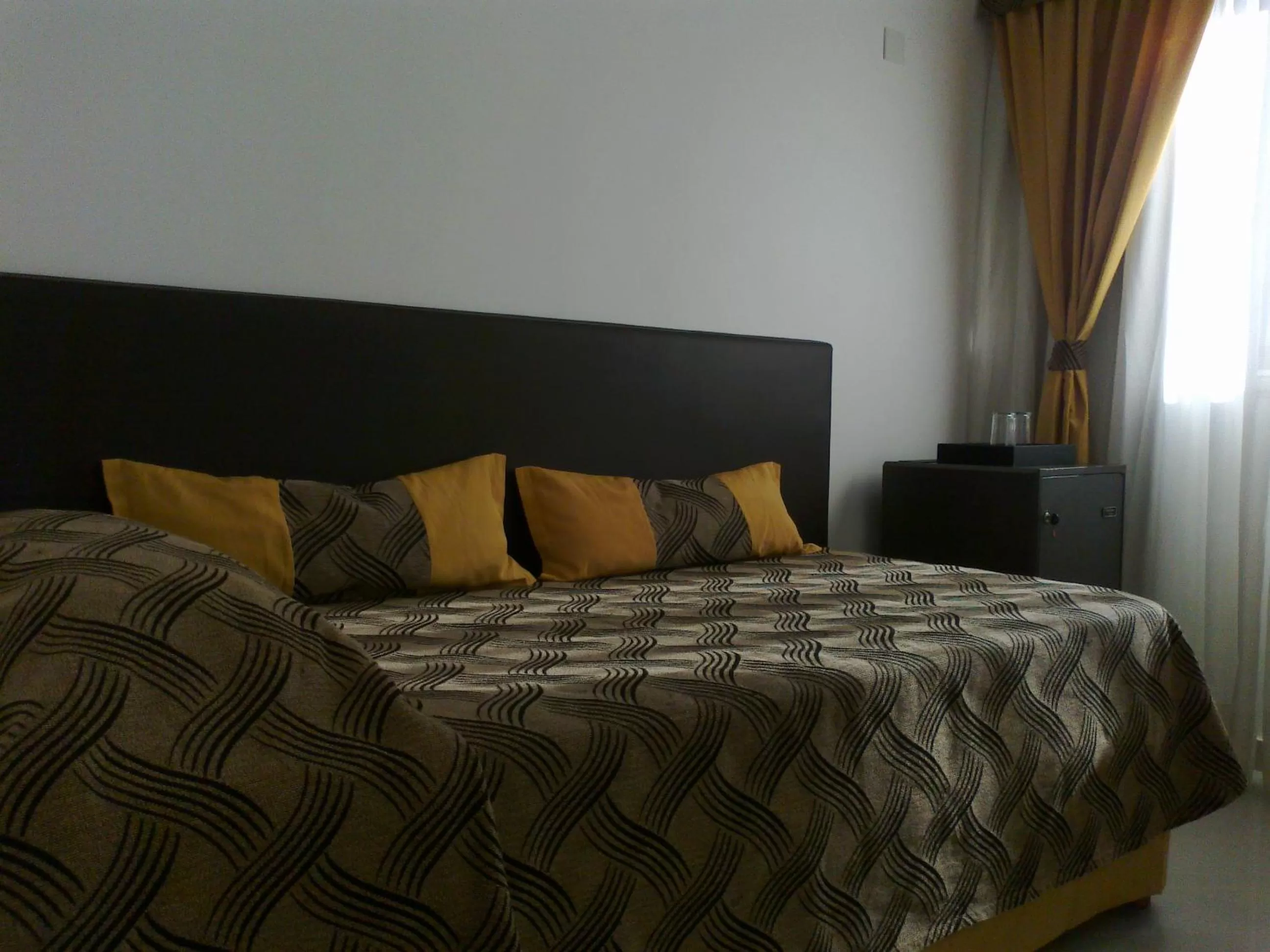 Bedroom, Bed in Tritone Hotel