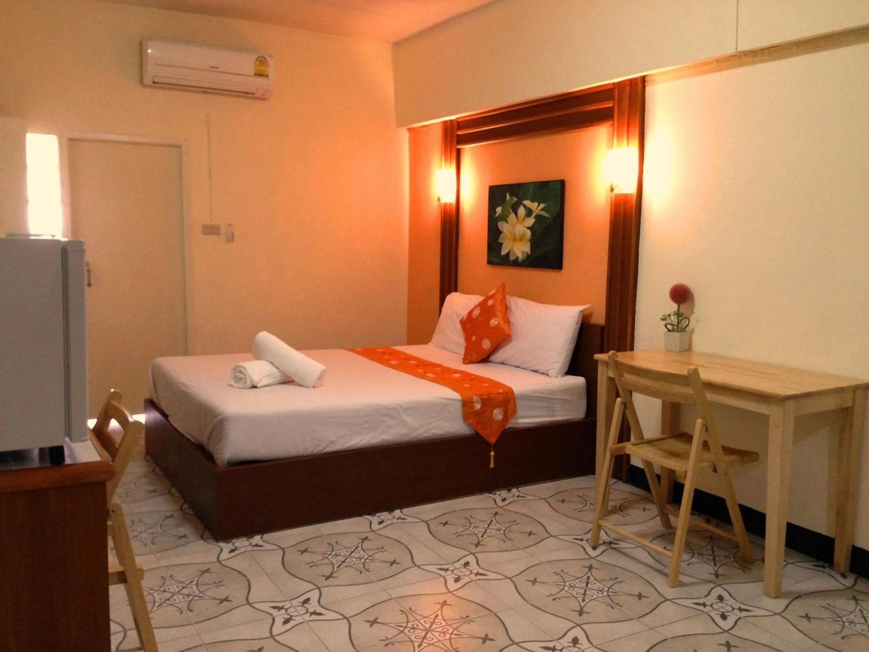 Photo of the whole room, Bed in Casa Narinya @ Suvarnabhumi Airport