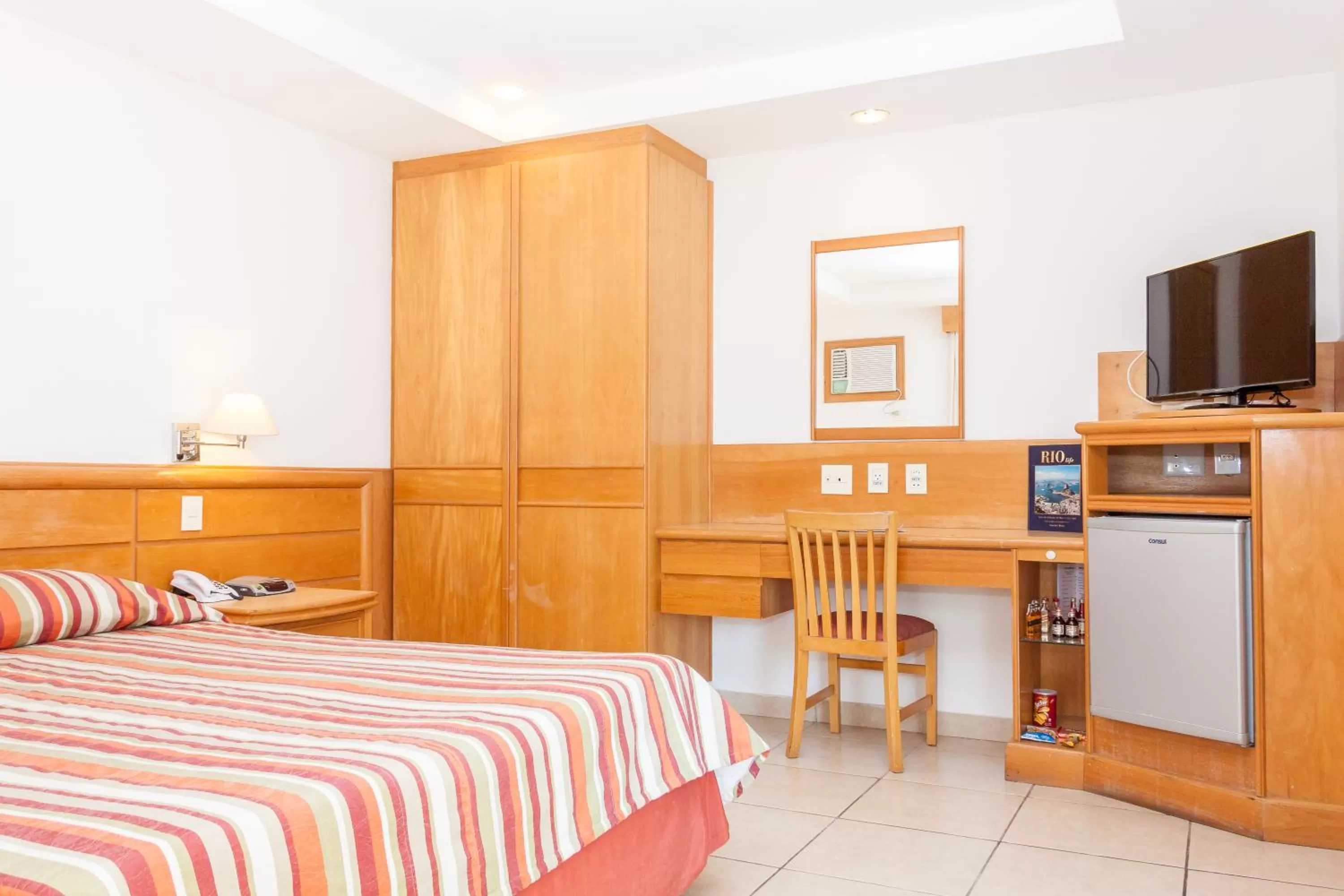 Photo of the whole room, Bed in Hotel Atlântico Búzios Convention