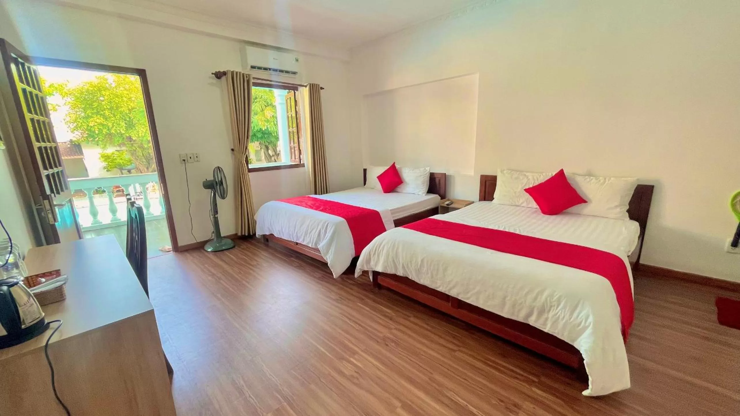 Property building, Bed in Caroline Resort