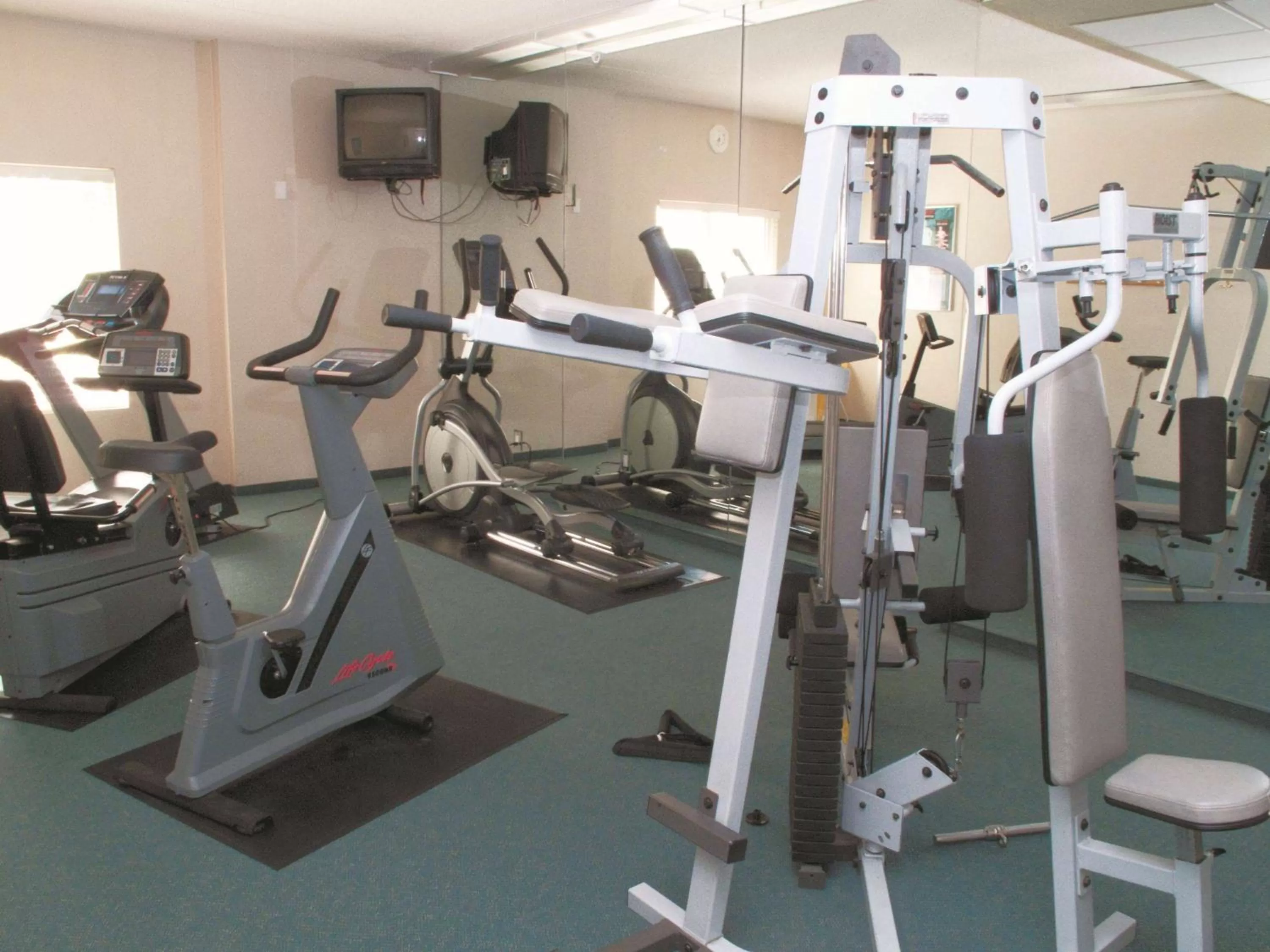 Fitness centre/facilities in La Quinta by Wyndham Salt Lake City Airport