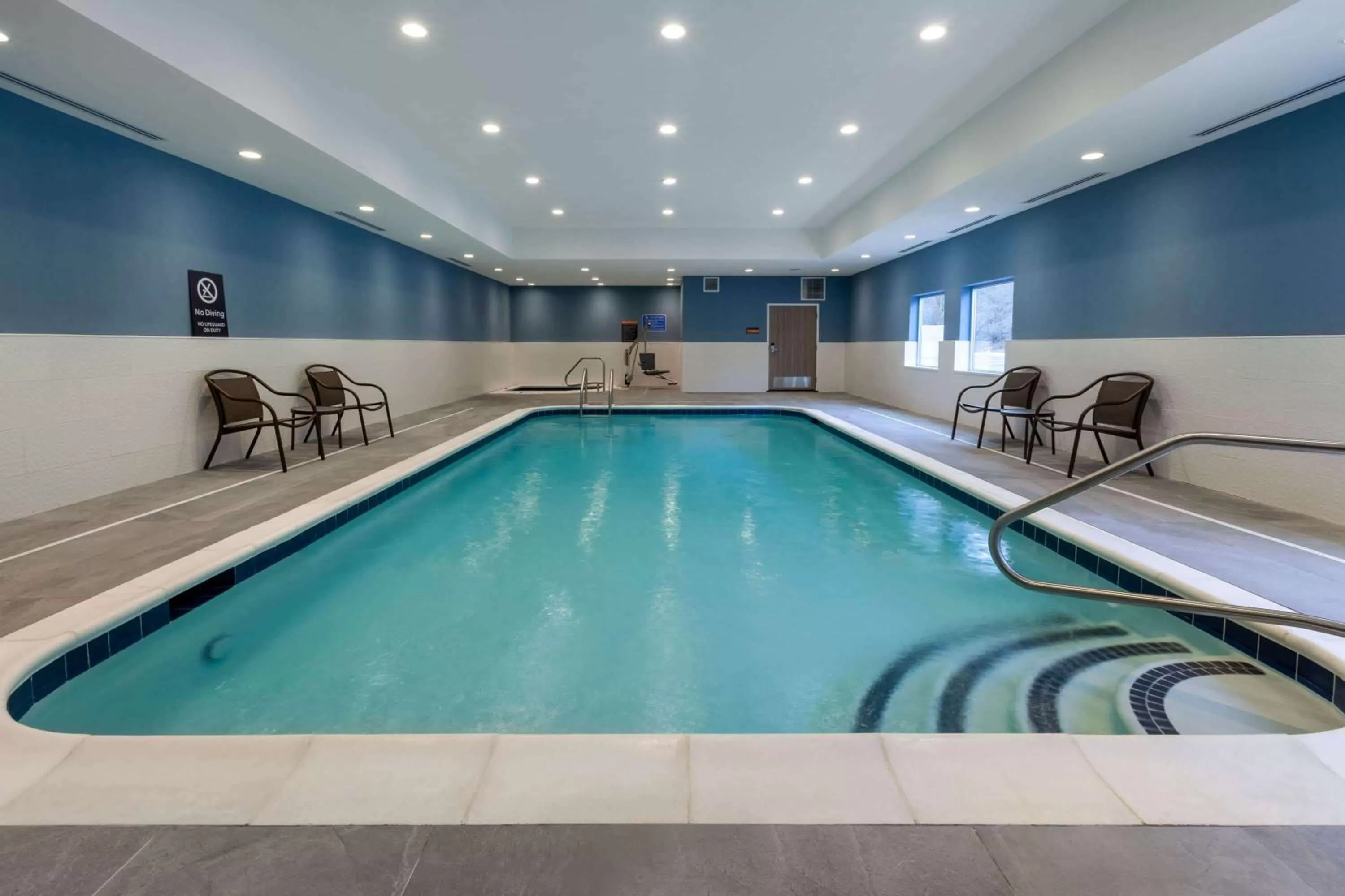 Pool view in La Quinta Inn & Suites by Wyndham Middletown-Goshen
