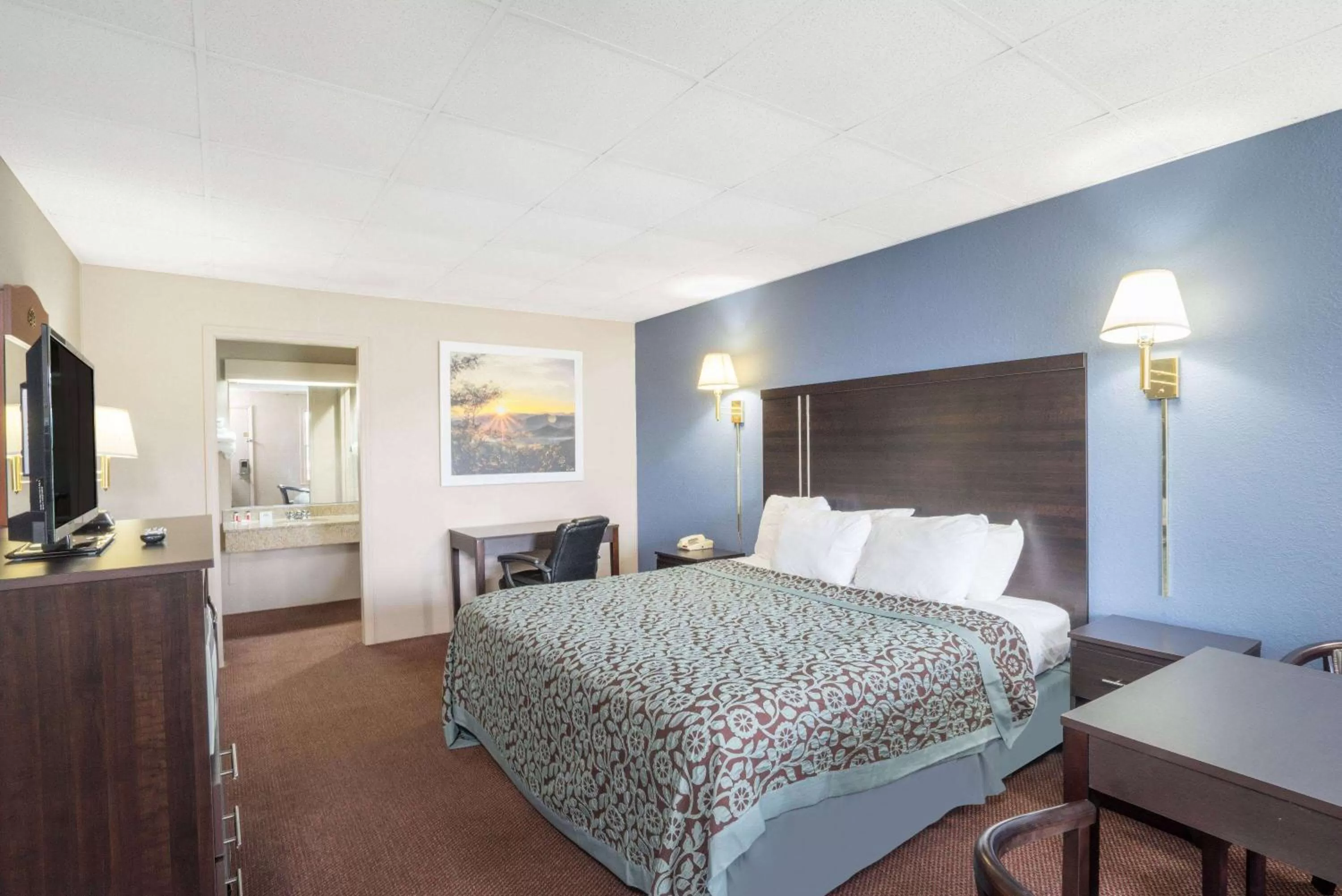 Photo of the whole room, Bed in Days Inn by Wyndham Lincolnton