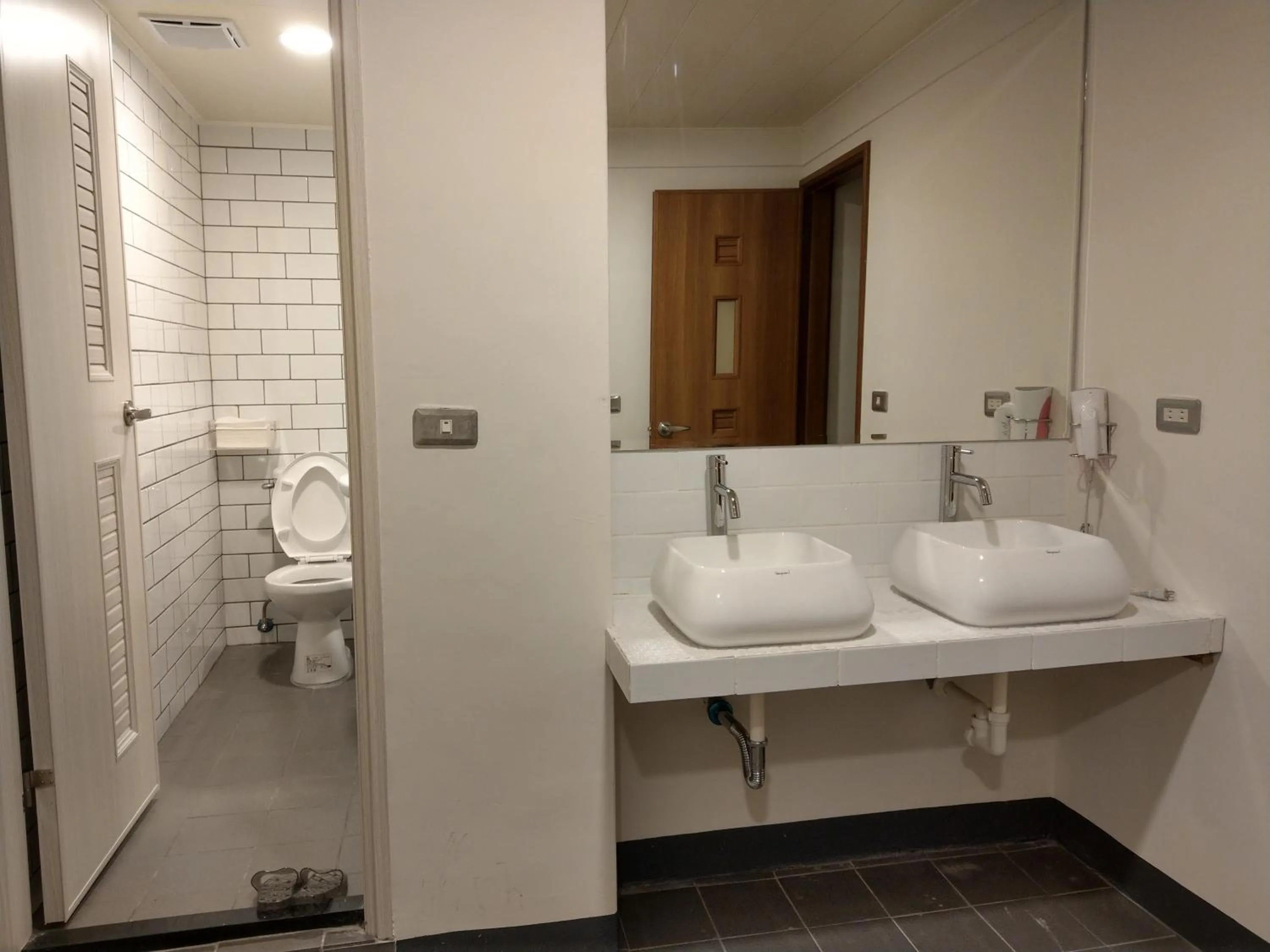 Bathroom in Mini Voyage Hostel