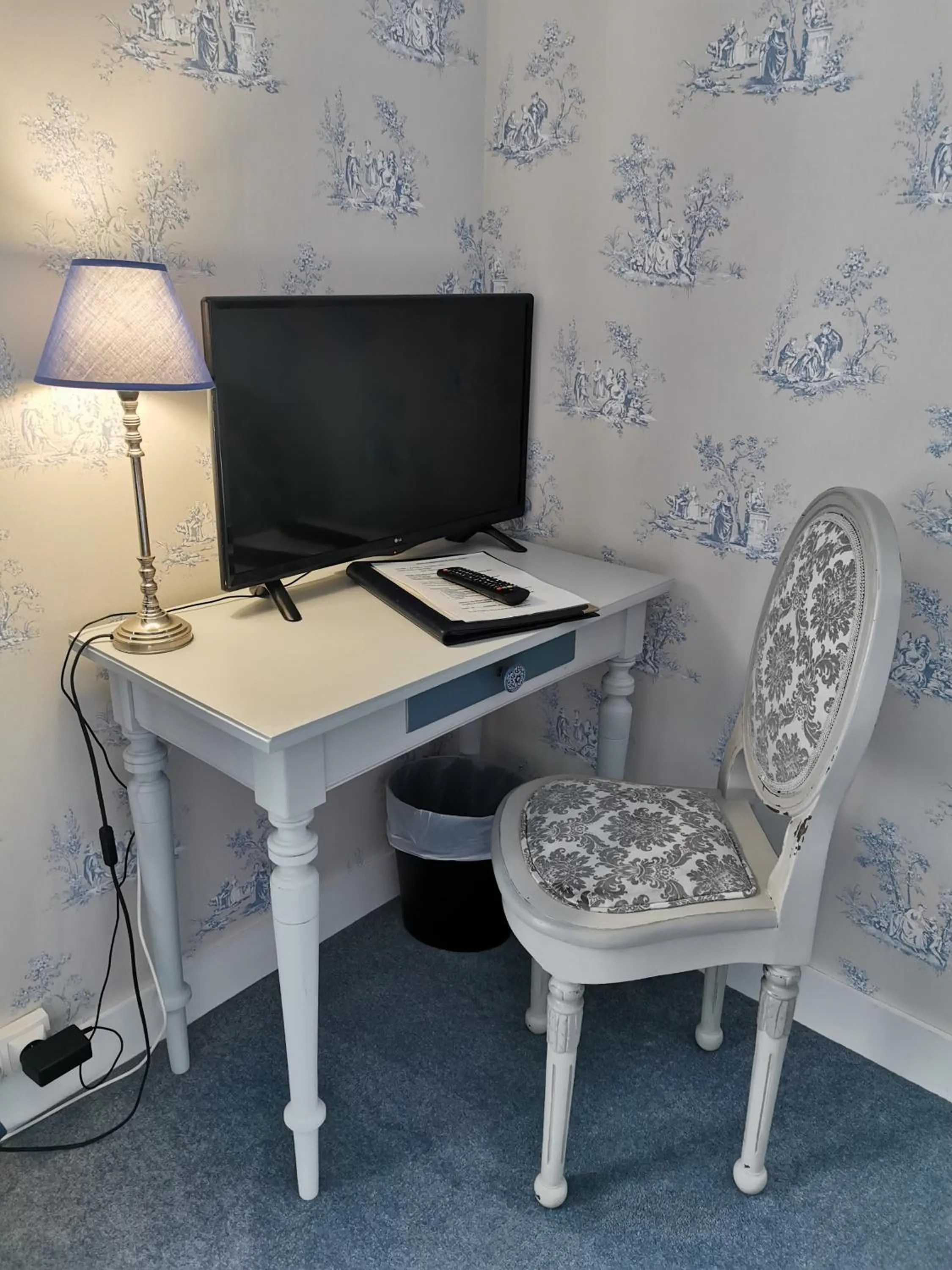 TV and multimedia in La Granitiere Maison de Charme