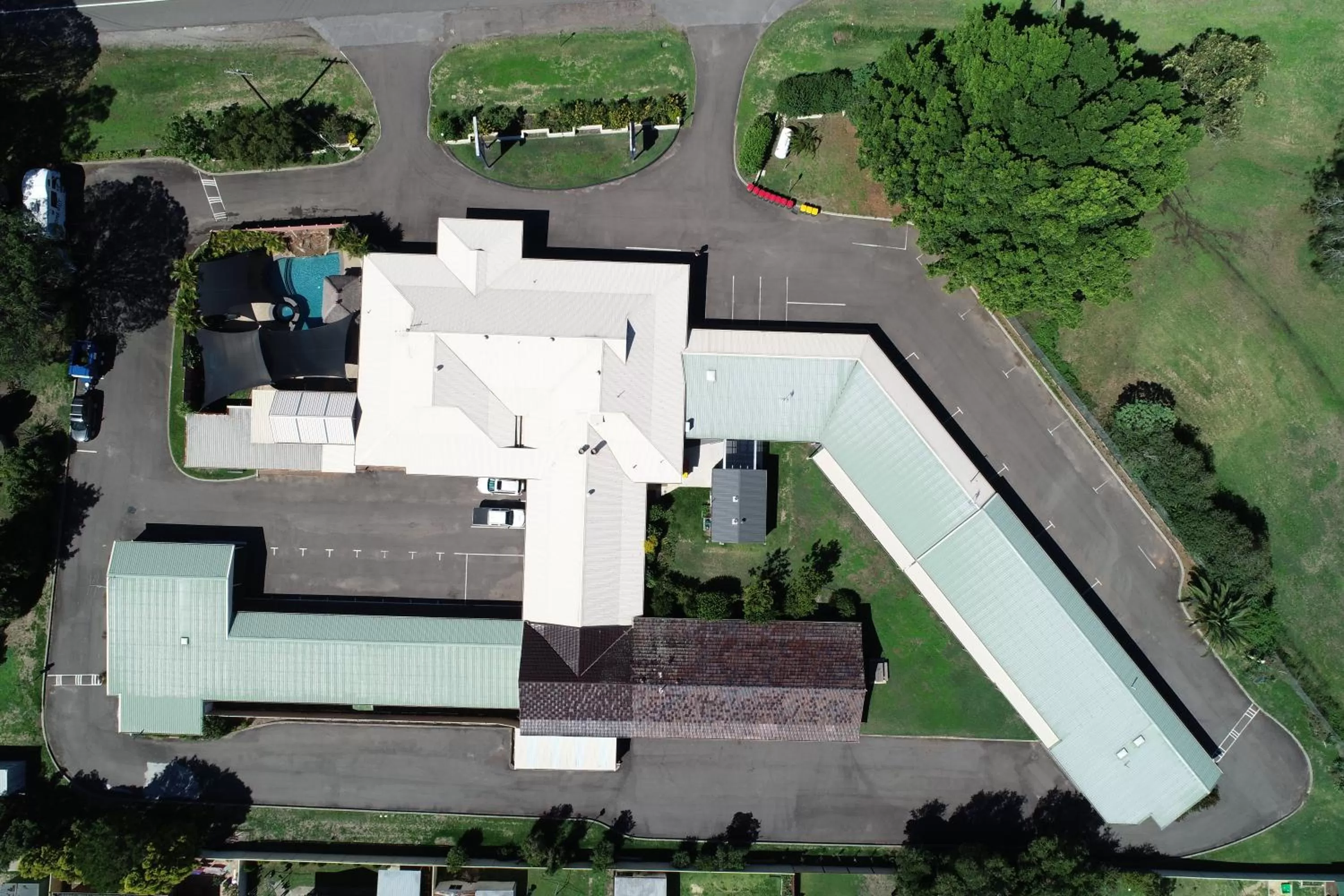 Bird's eye view in Sleepy Hill Motor Inn