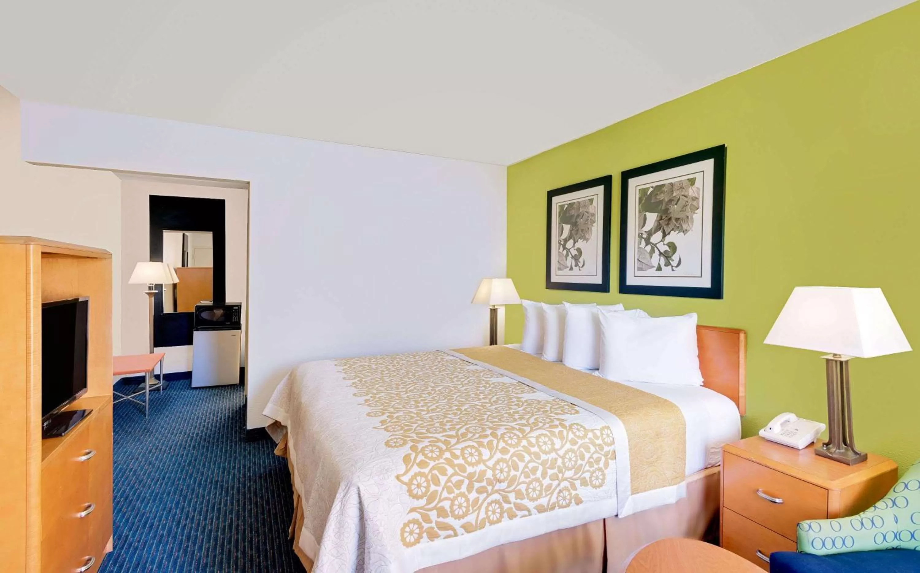 Photo of the whole room, Bed in Days Inn by Wyndham Easton