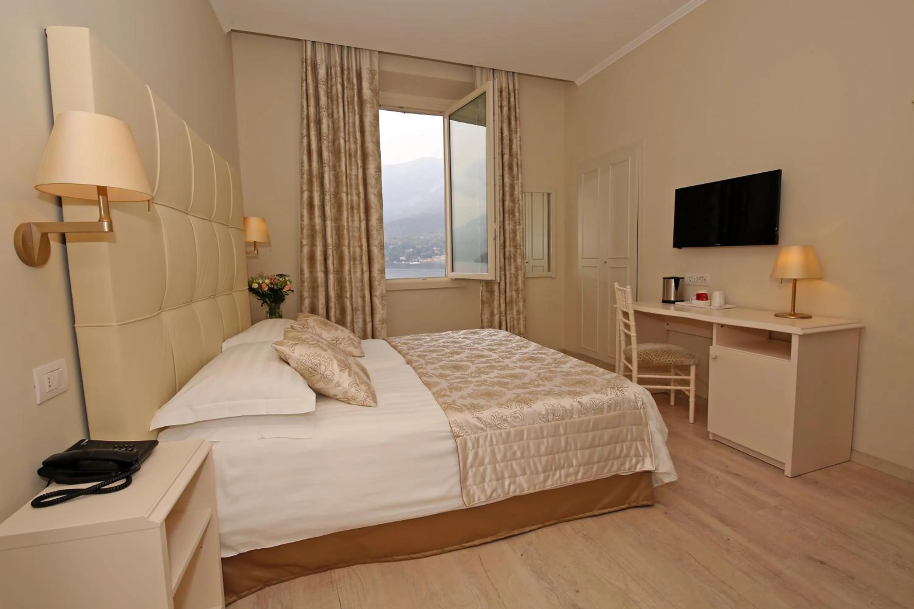 Bed in Hotel Du Lac & SPA