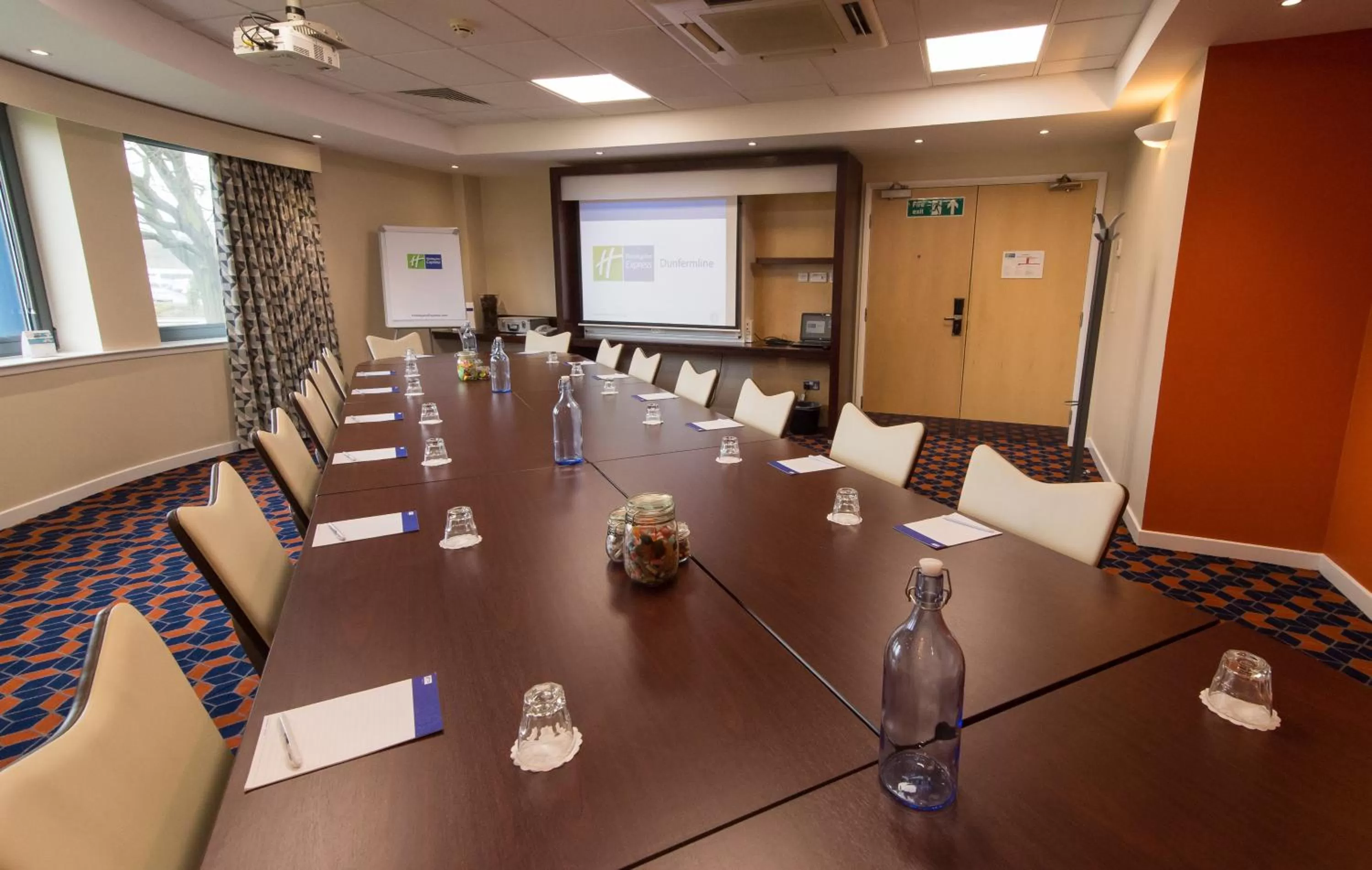 Meeting/conference room in Holiday Inn Express Dunfermline by IHG