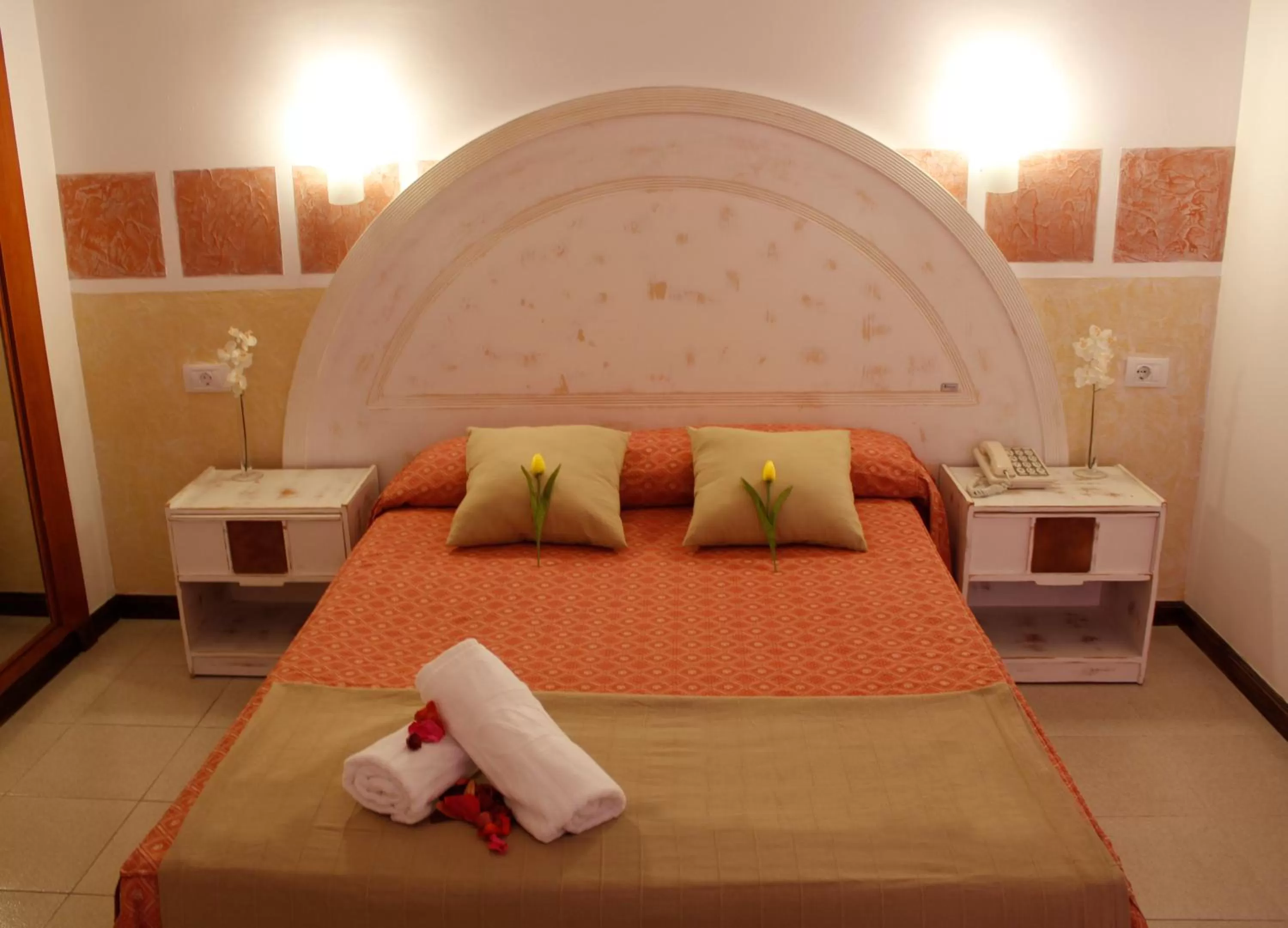 Photo of the whole room, Bed in 4Dreams Hotel Chimisay