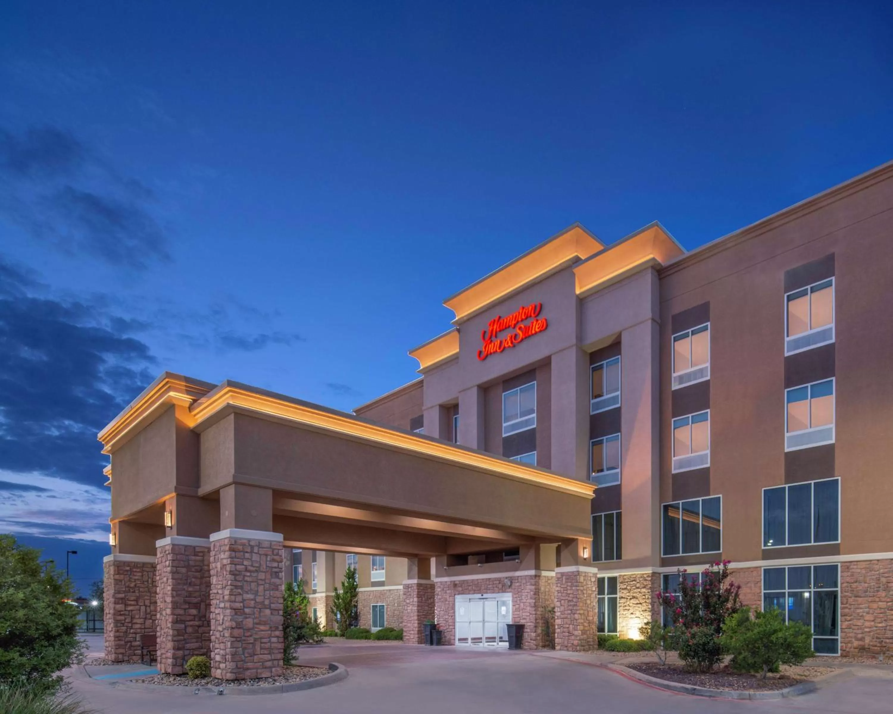 Property building in Hampton Inn & Suites Lubbock