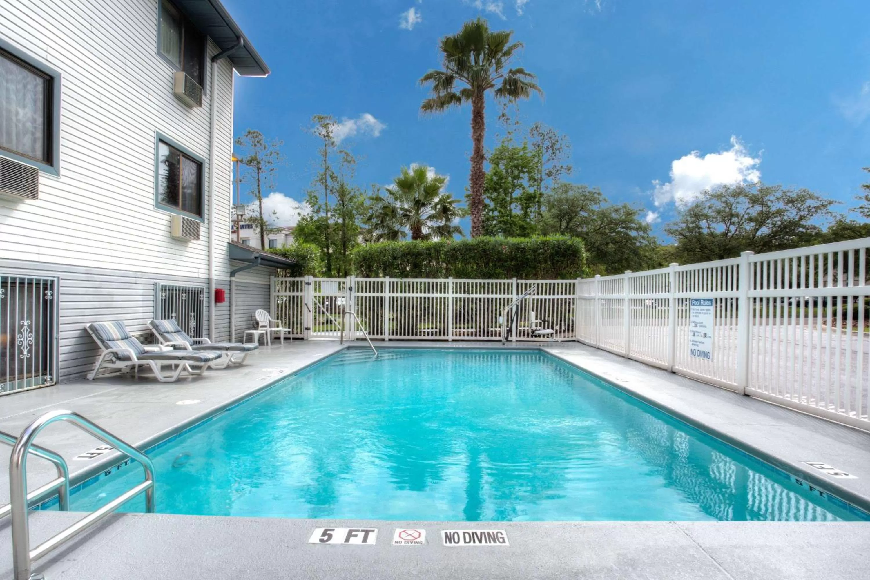 On site in Super-8-Gainesville-I-75-Hospital-University-Area