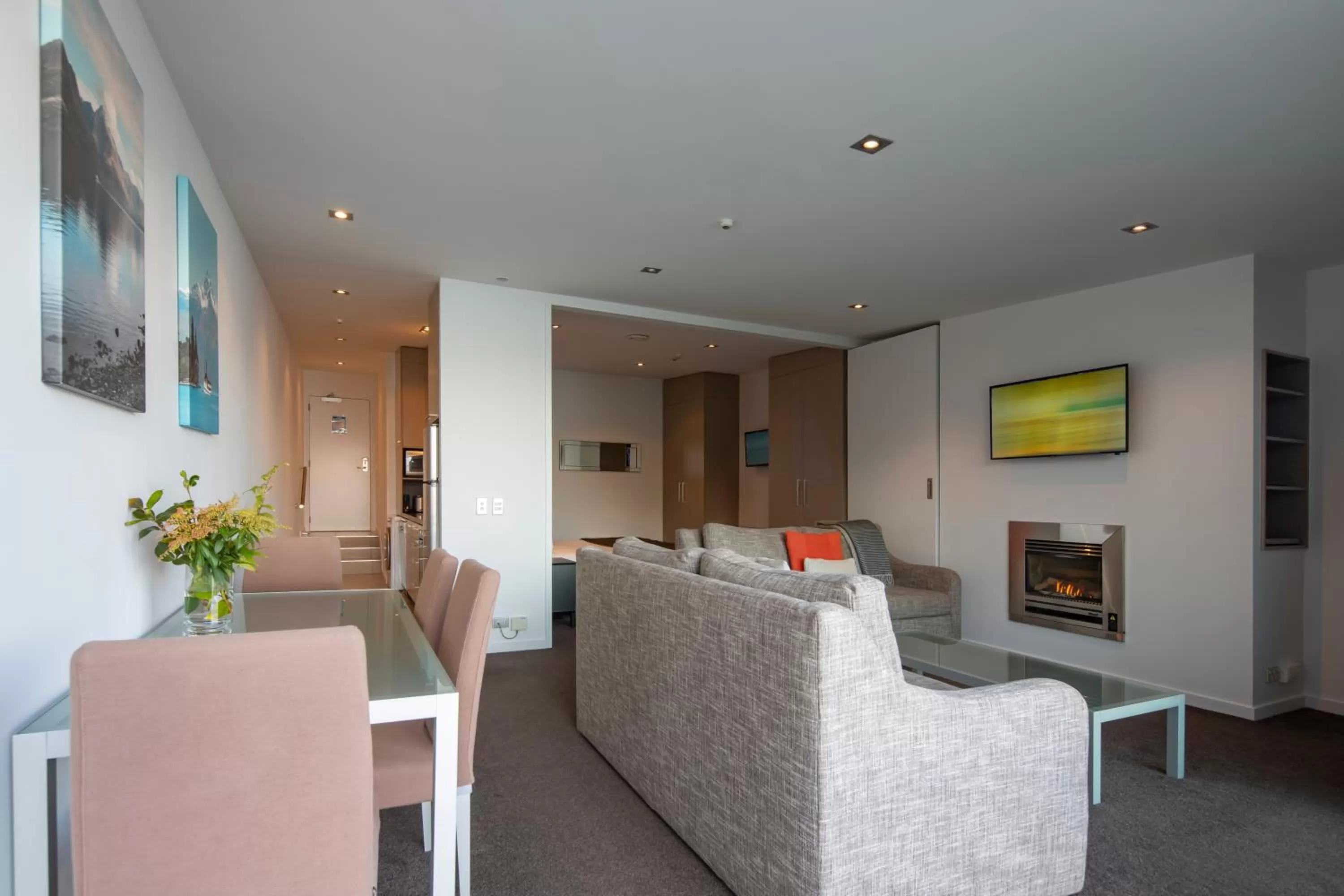 Kitchen or kitchenette in Highview Apartments