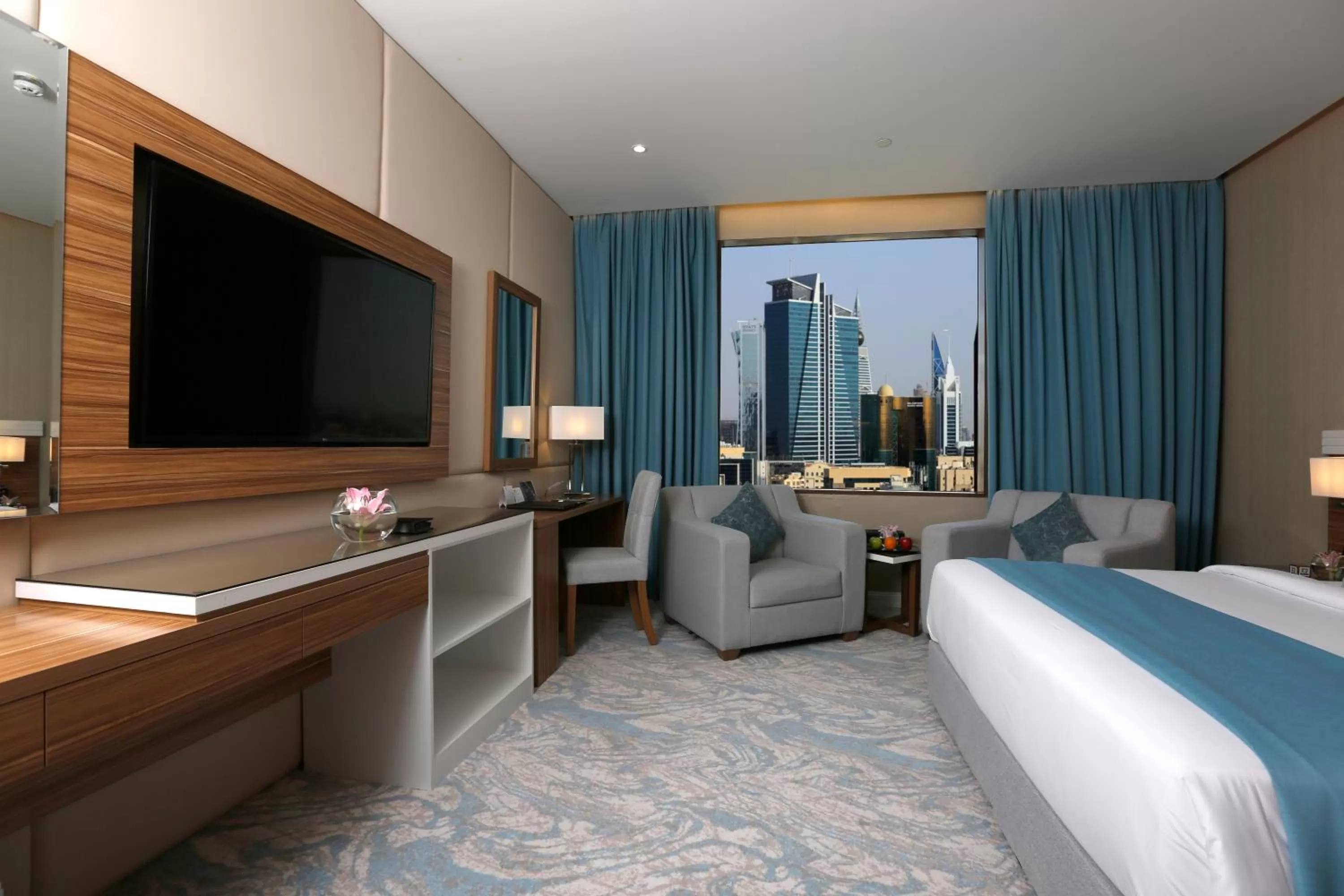 Evening entertainment, Bed in Cantonal Hotel by Warwick