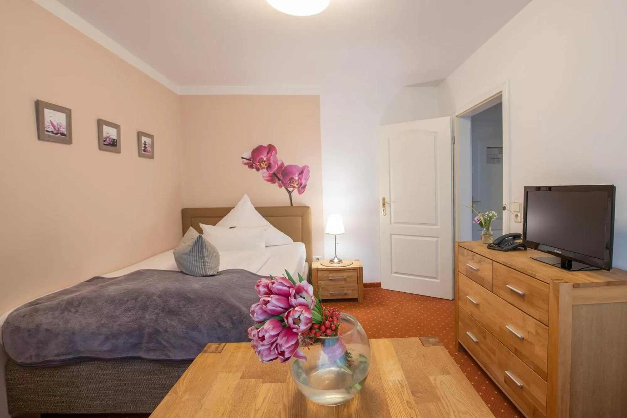 Bed in Seehotel Lindenhof