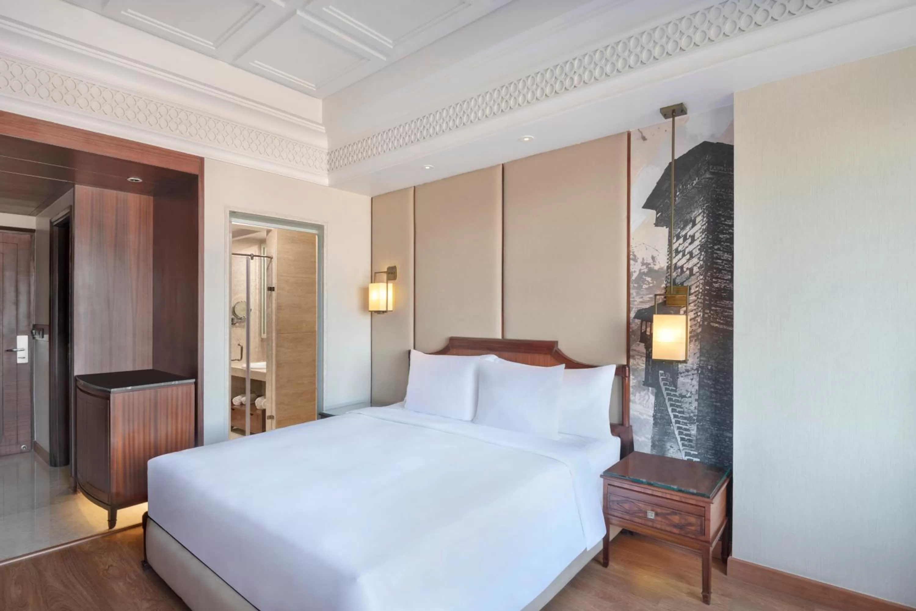 Photo of the whole room, Bed in Radisson Kufri