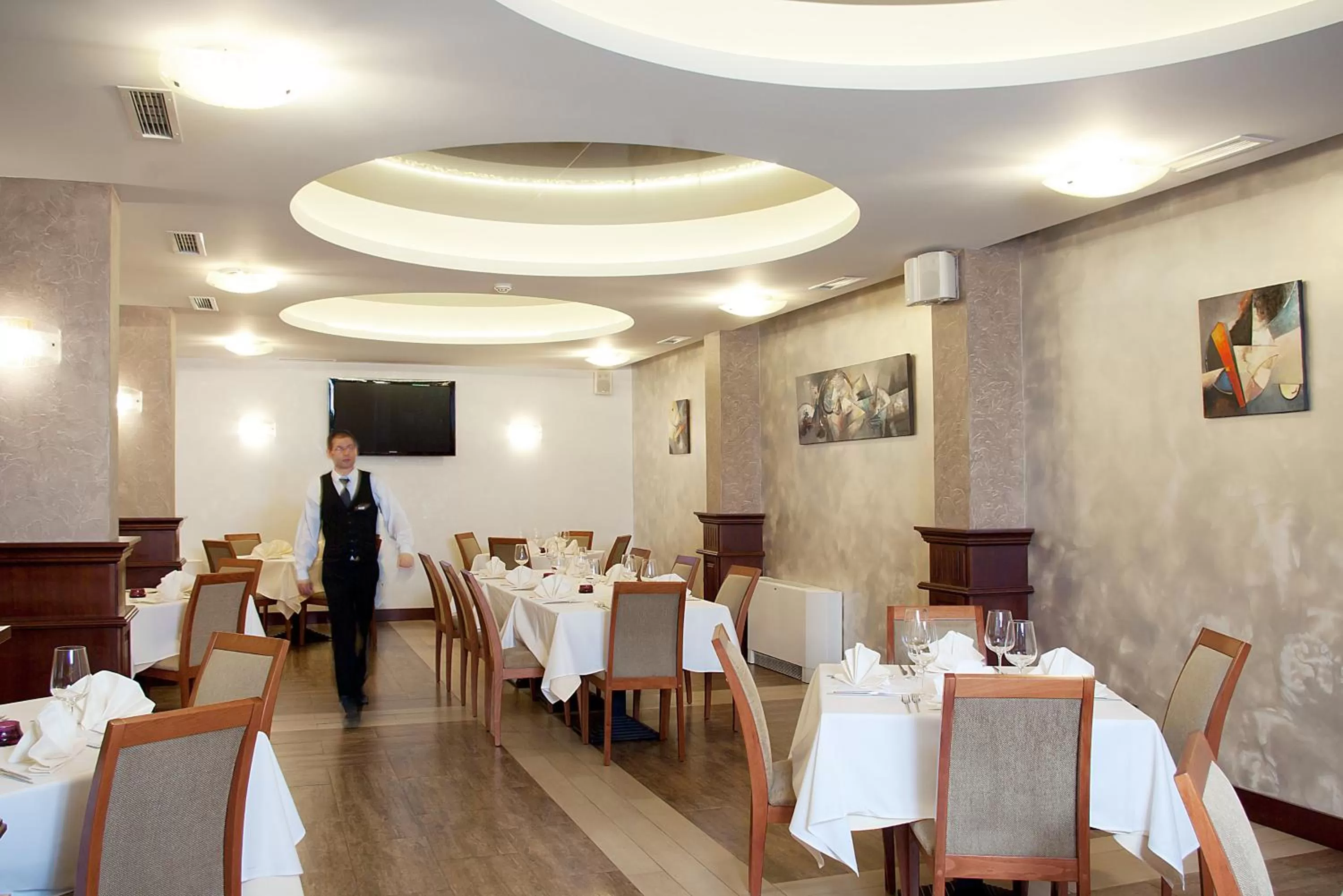 Restaurant/places to eat in Budapest Hotel - Free Parking