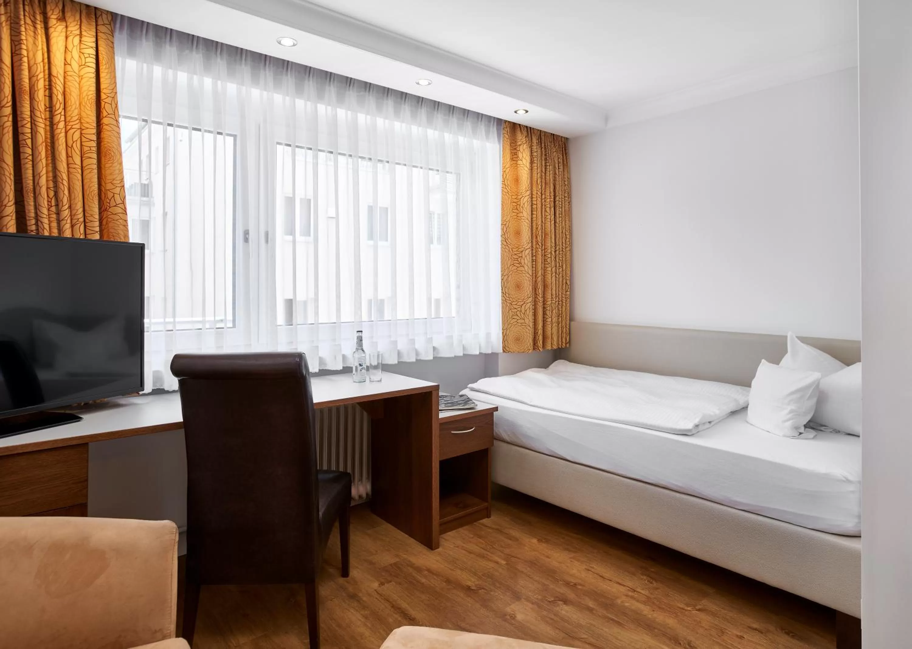 Photo of the whole room, Bed in Hotel Kraft