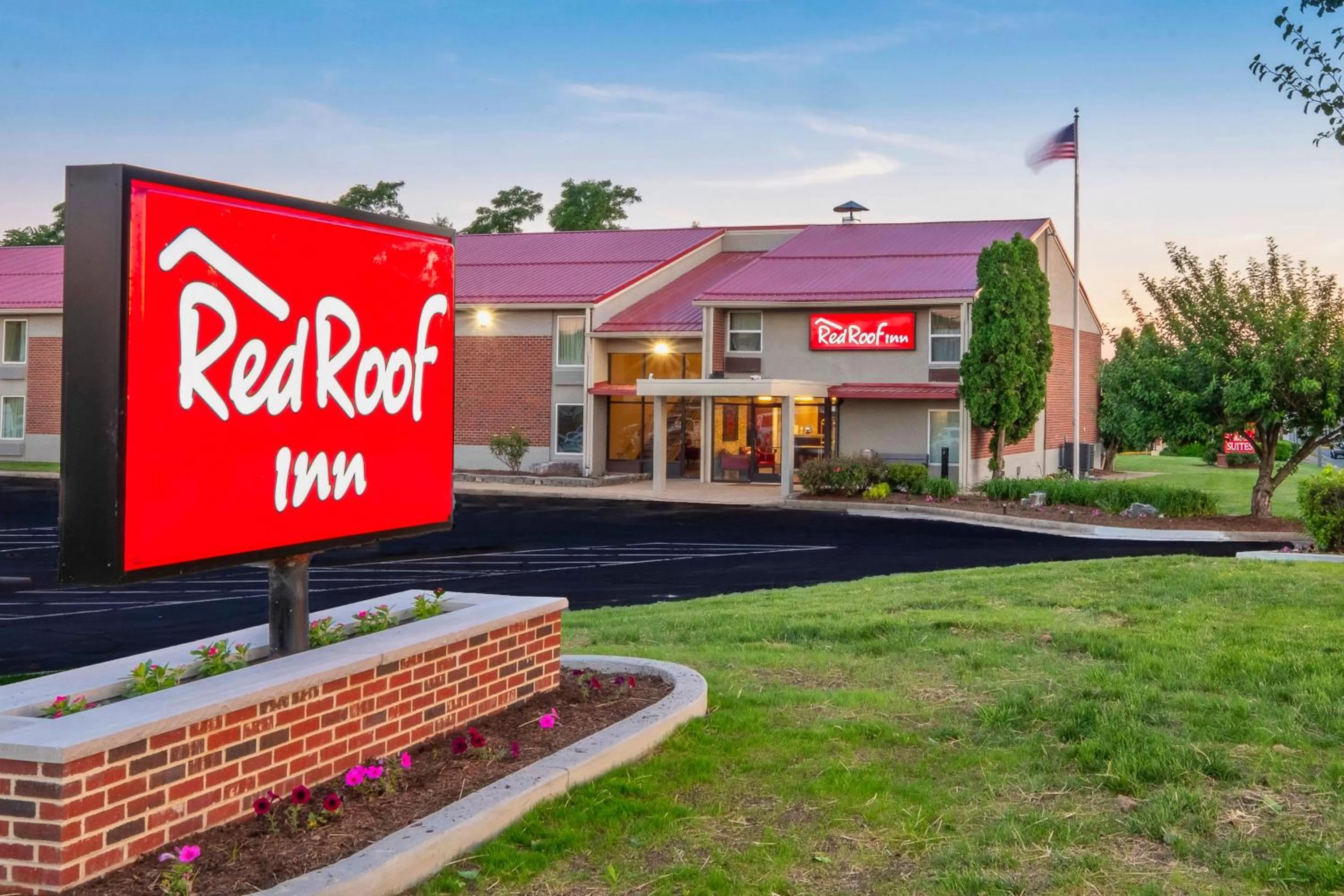 Property building in Red Roof Inn Leesburg, VA