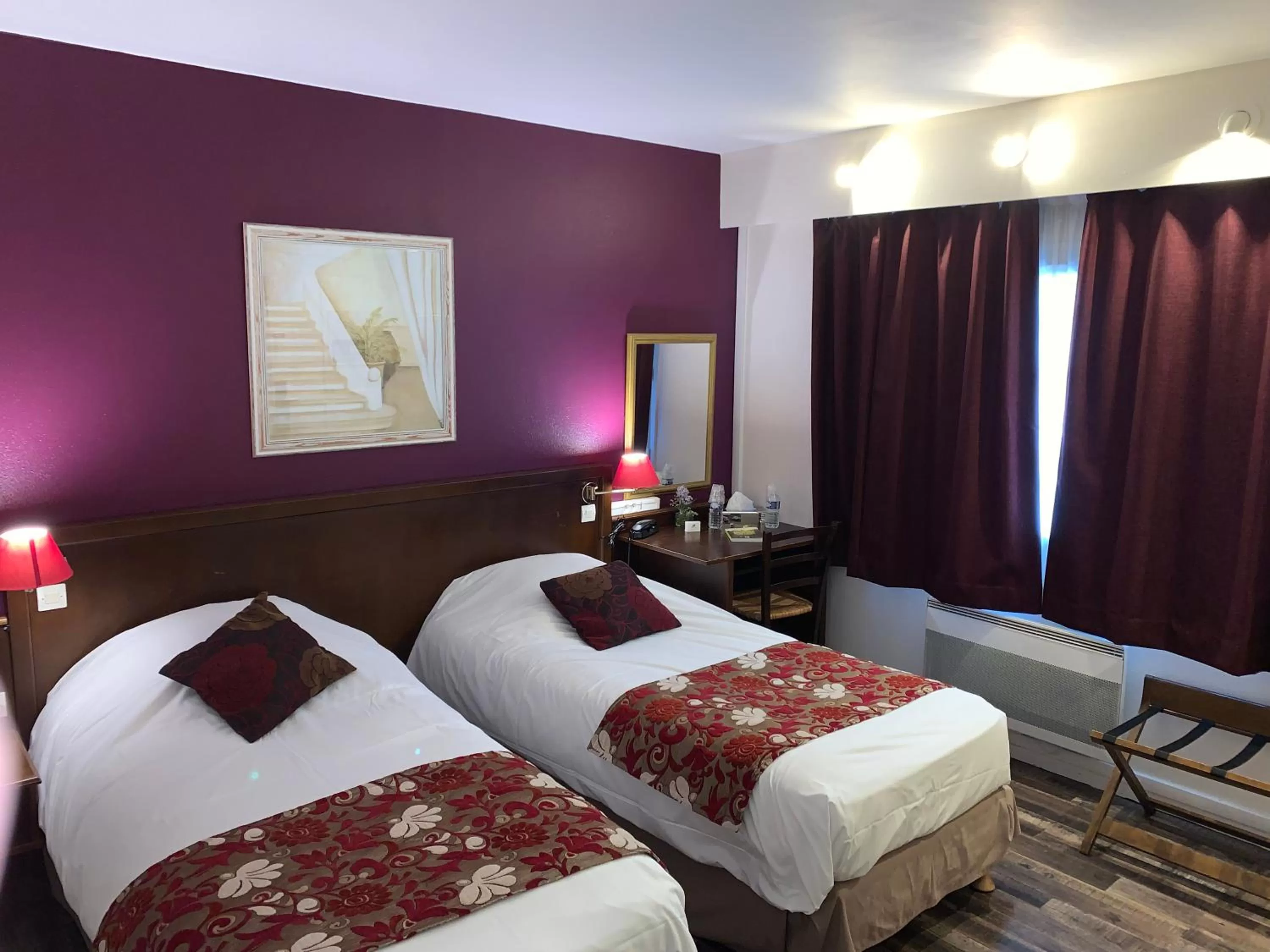 Bed in Logis Hôtel Les Nymphéas