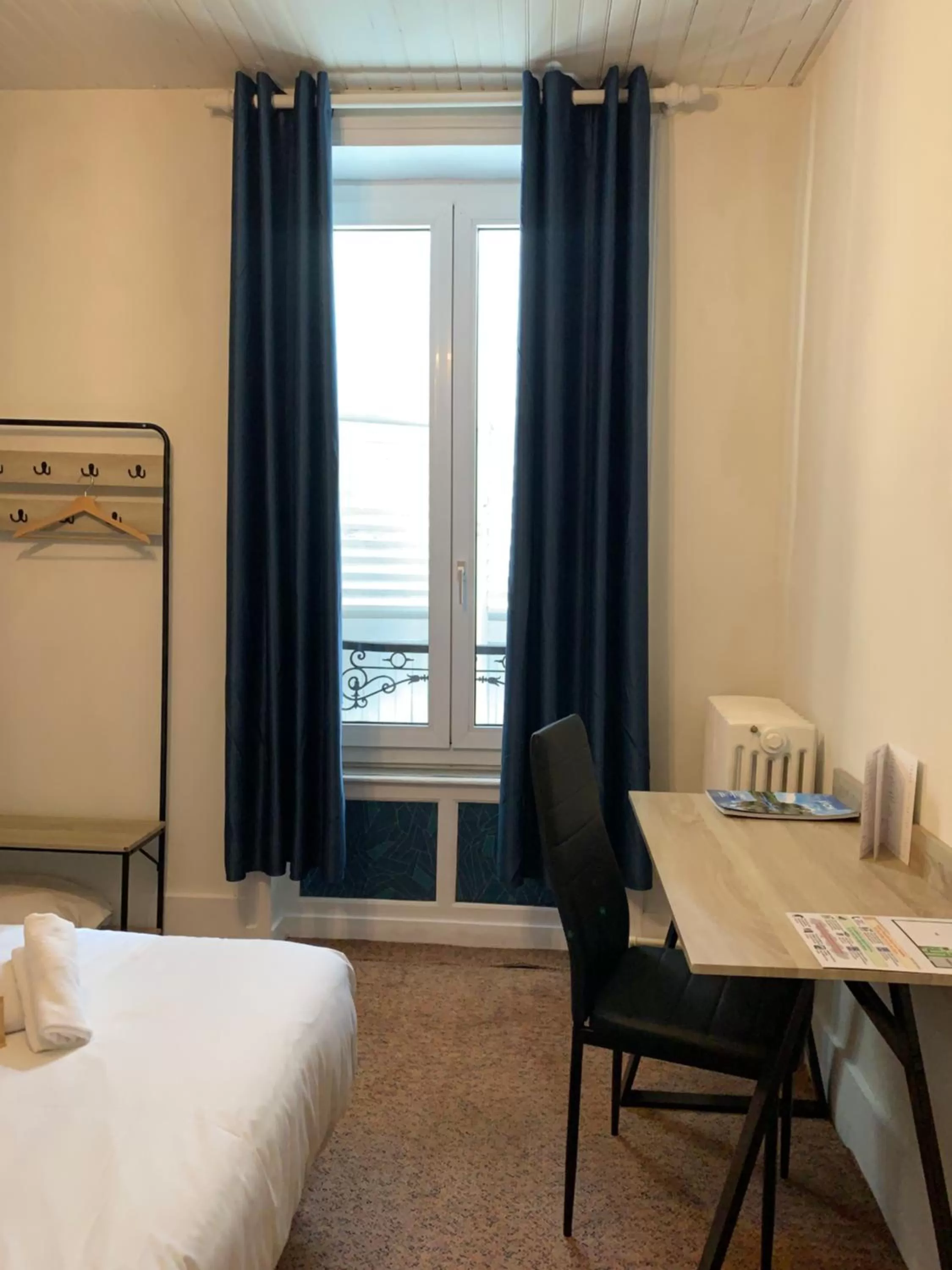 Bedroom, Bed in Hôtel & Restaurant Le Patio VICHY