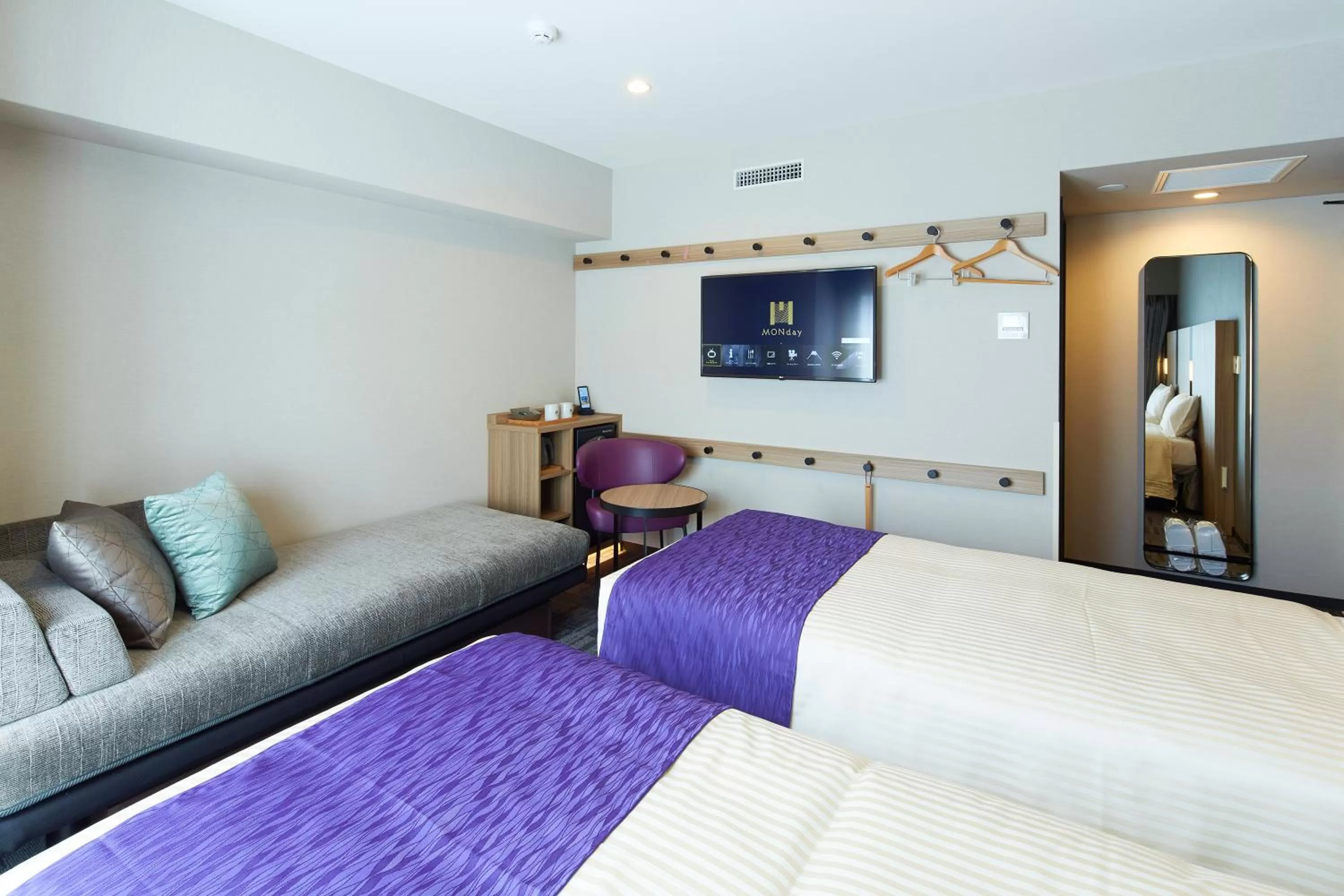 Bed in hotel MONday Kyoto Karasuma Nijo