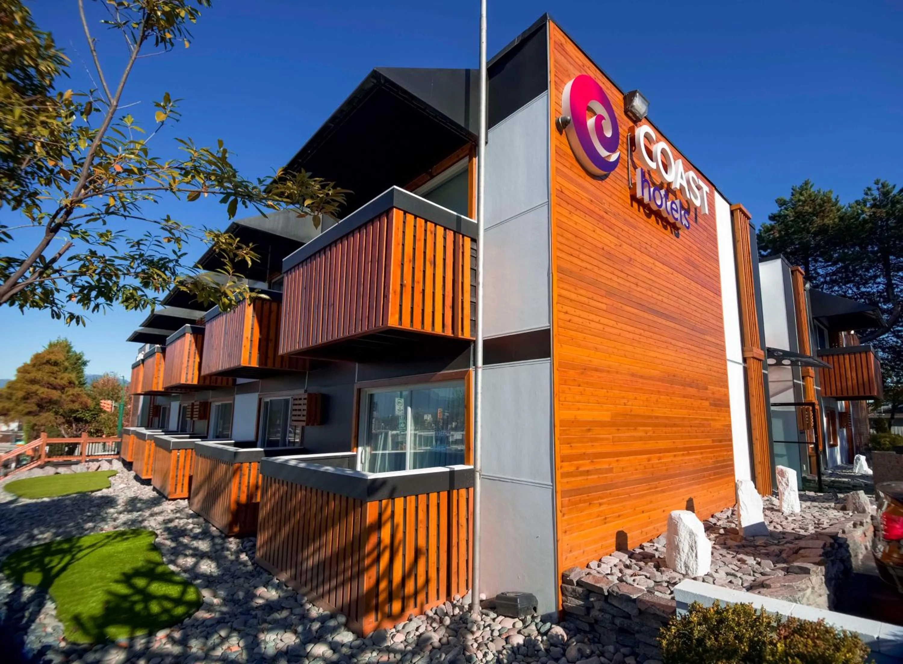 Property Building in 401 Inn