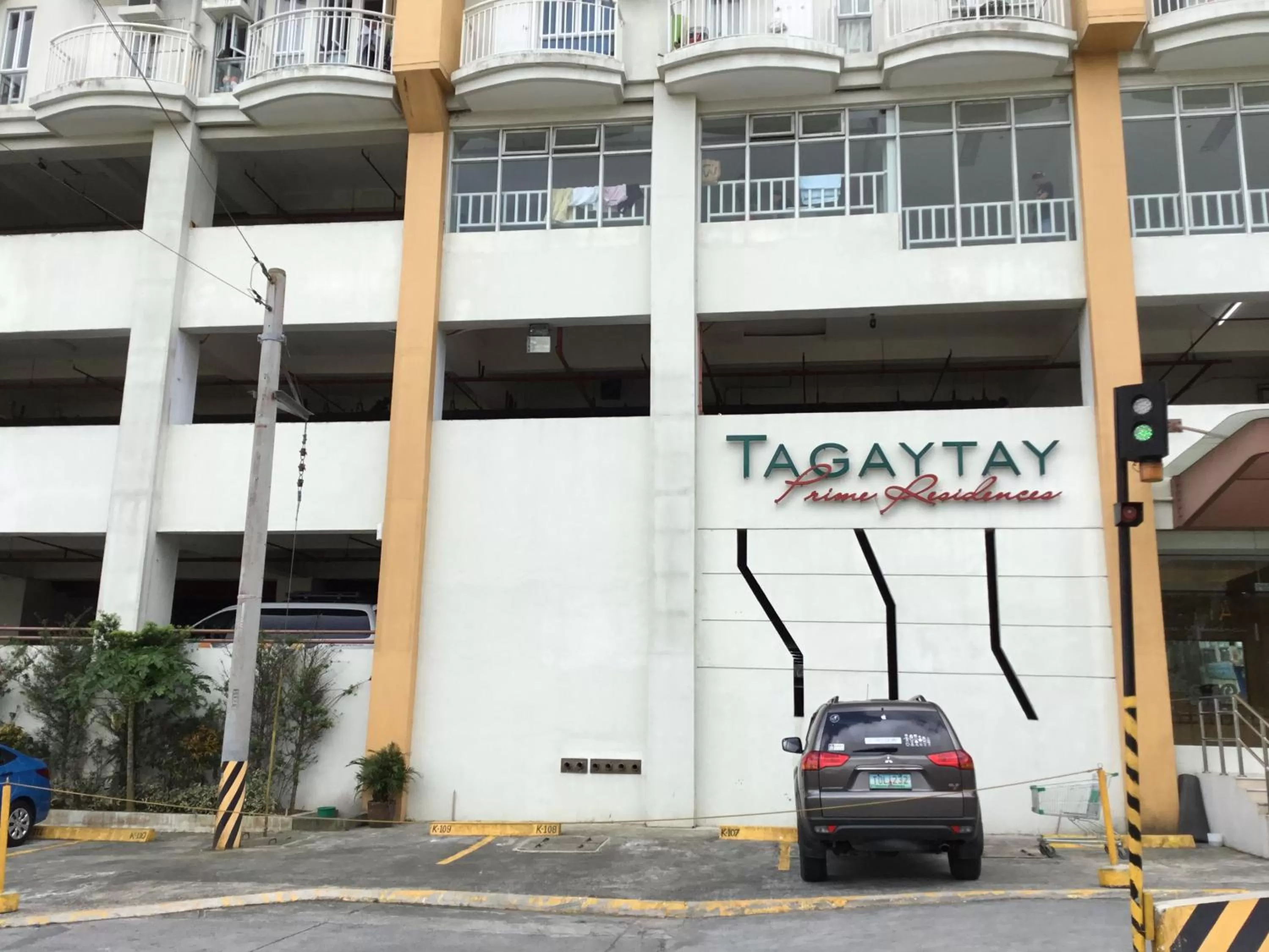 Condo with Free Swimming Pool & Viewing Deck