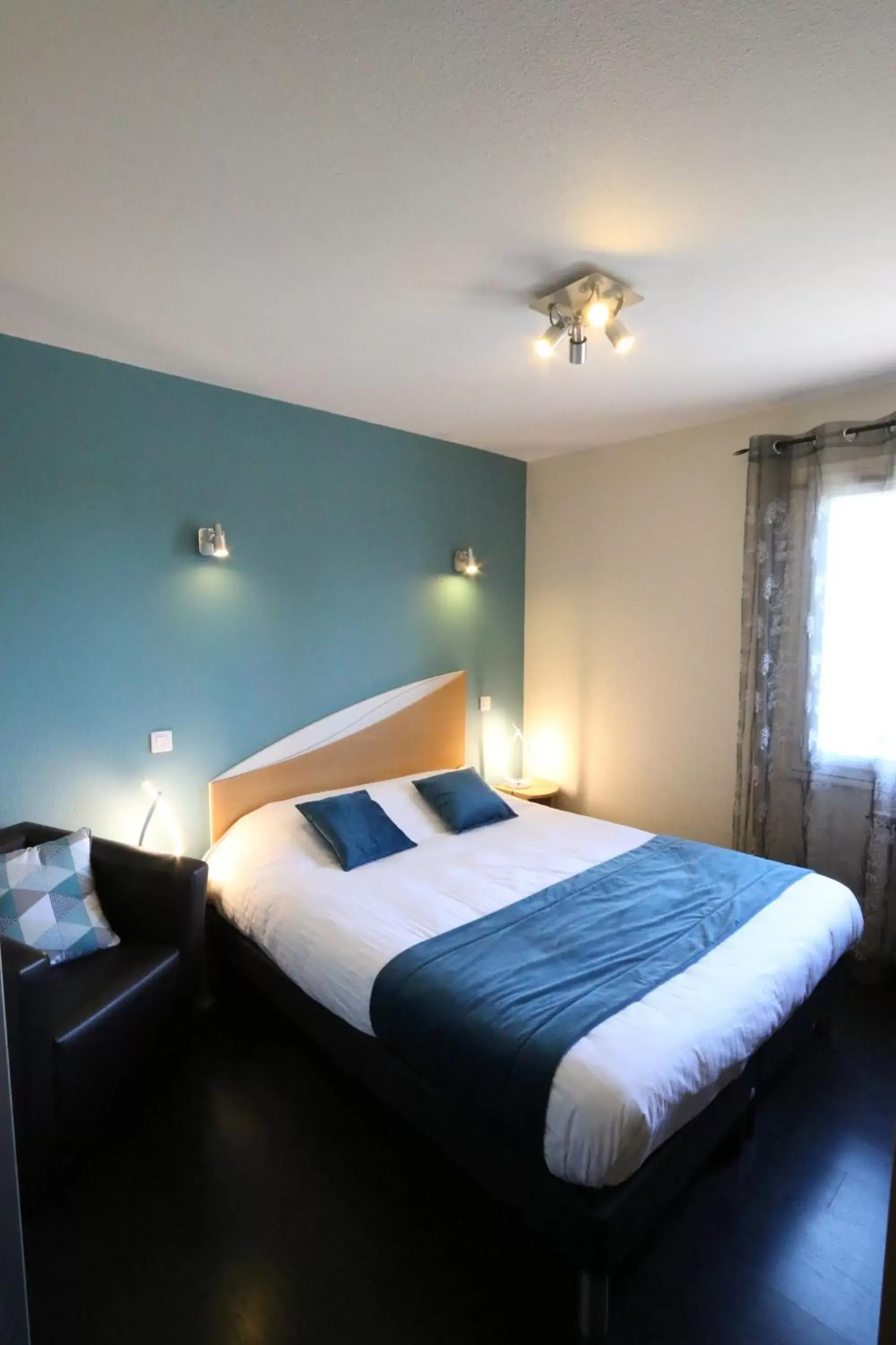 Comfort Single Room in Logis Hôtel Centrotel et Spa Bulles d'Allier Comfort Single Room in Logis Hôtel Centrotel et Spa Bulles d'Allier